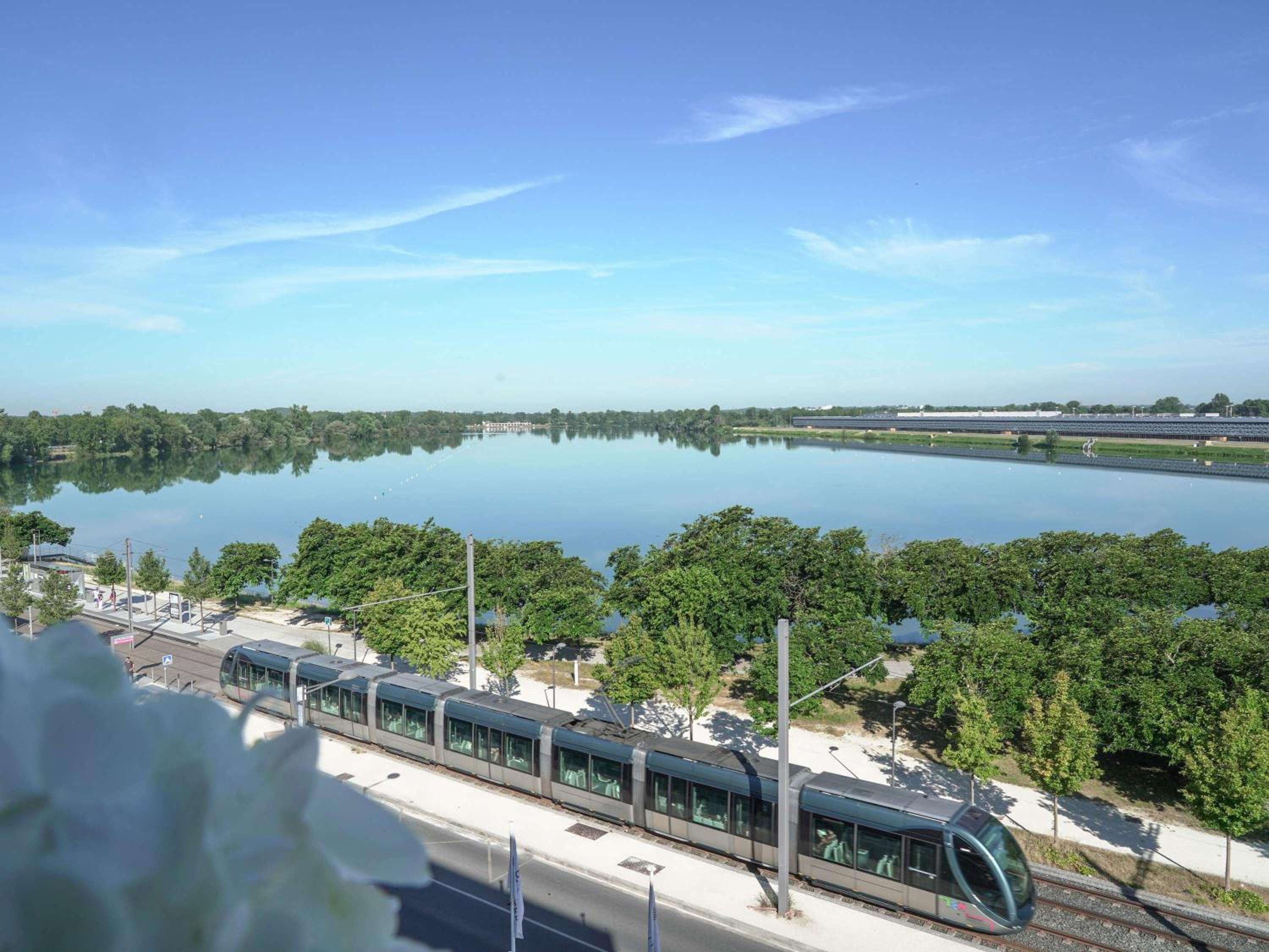 Deluxe Double Room with Lake View - Photo 4