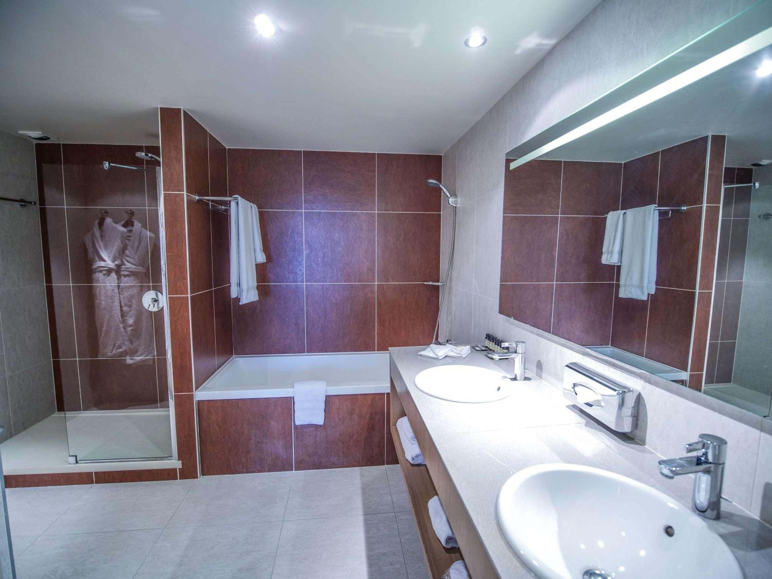 Junior King Suite with Lounge - Photo 7