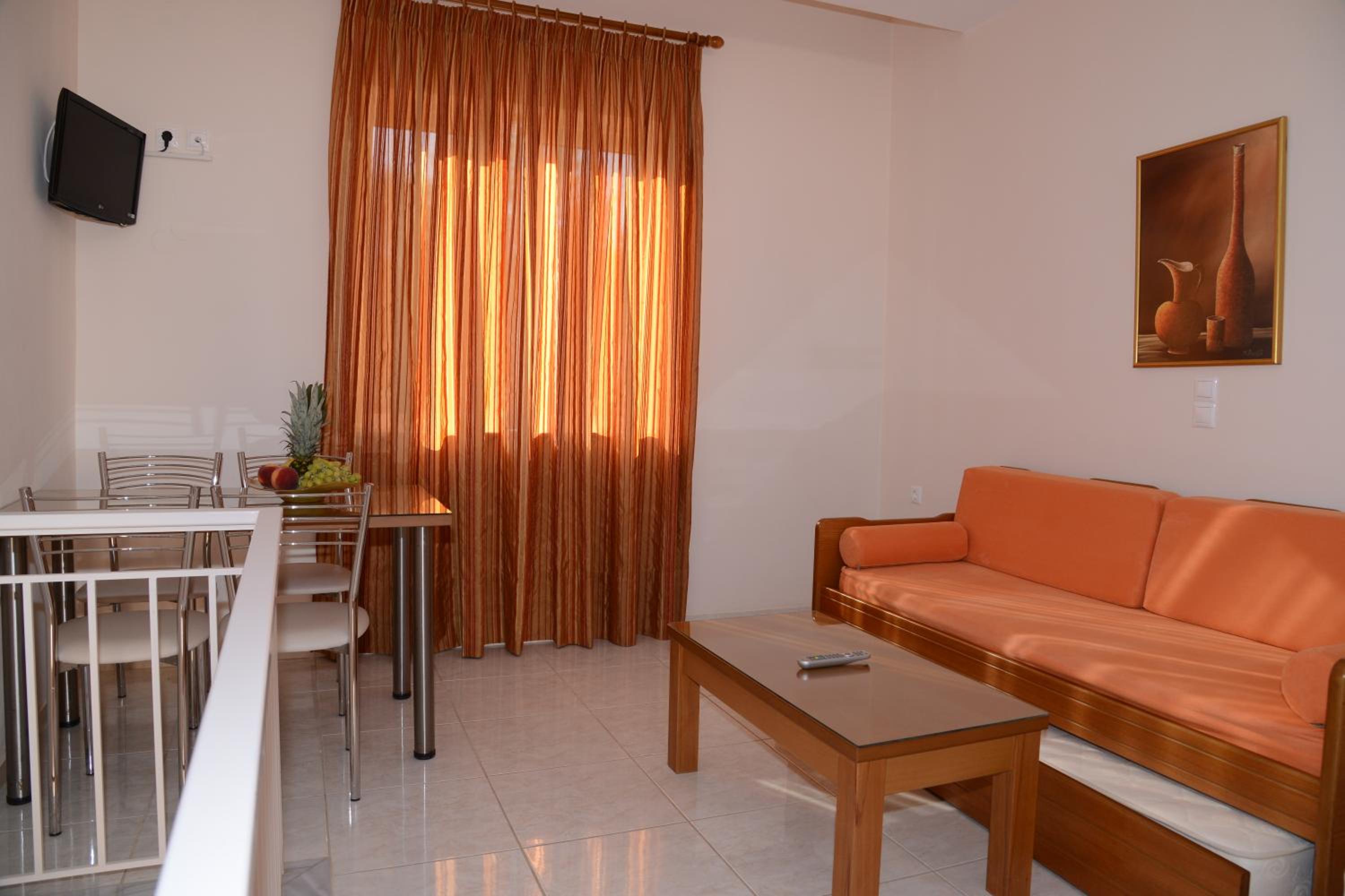 One-Bedroom Apartment Split Level (4 Guests) photo 3