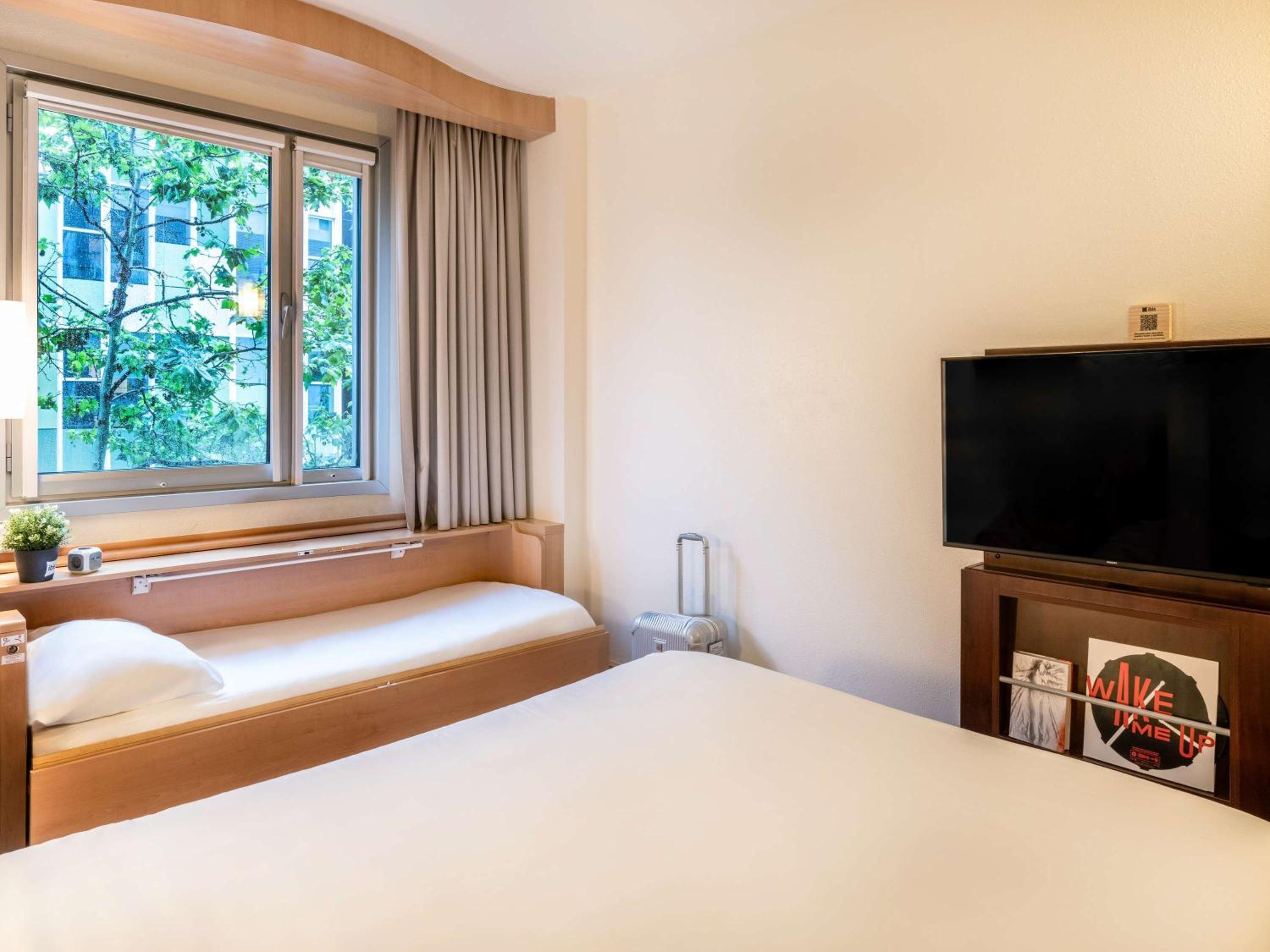 Double Room with Extra Bed photo 2