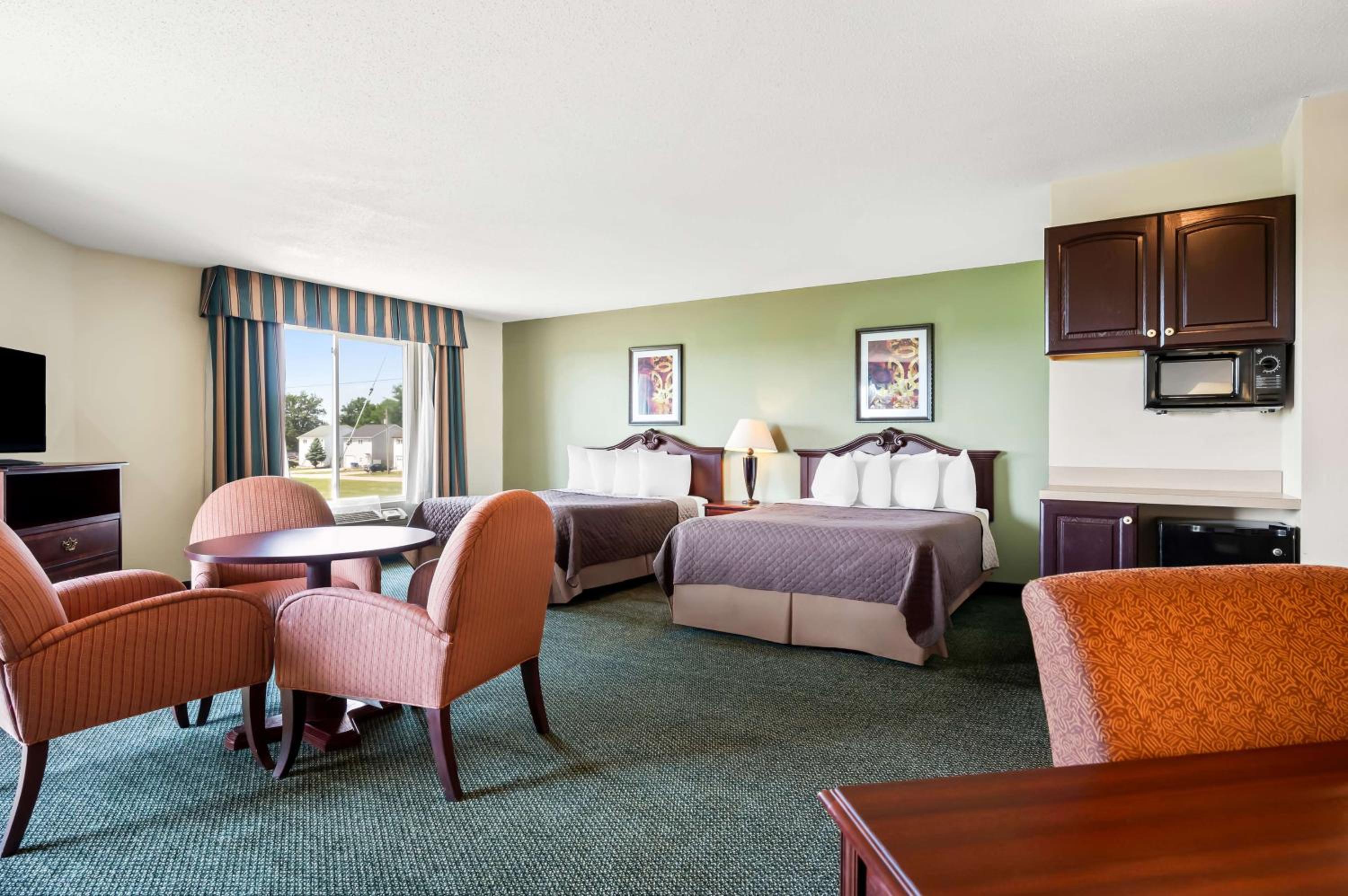 Queen Junior Suite with Two Queen Beds and Sofa Bed - Non-Smoking photo 1