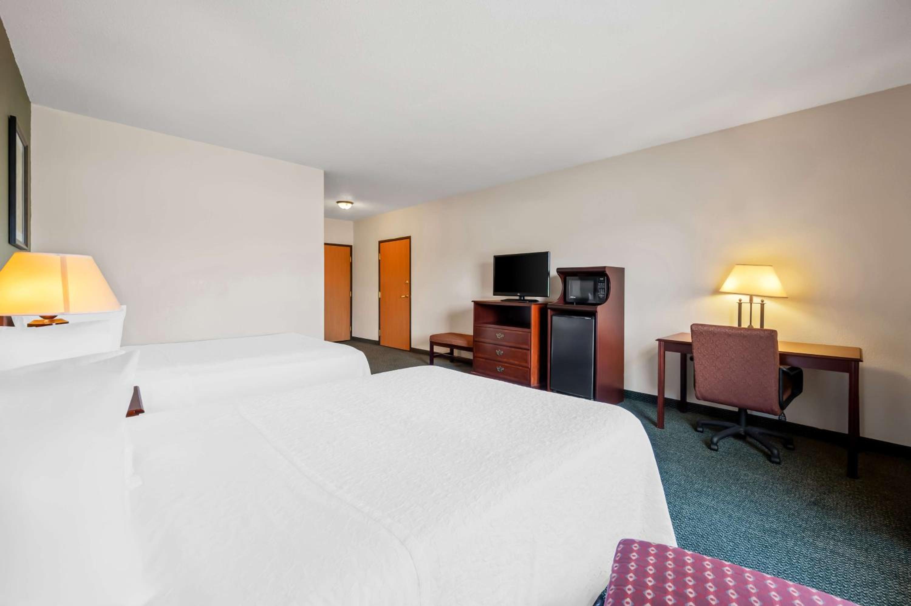 Queen Room - Mobility Accessible with Roll-In Shower photo 2