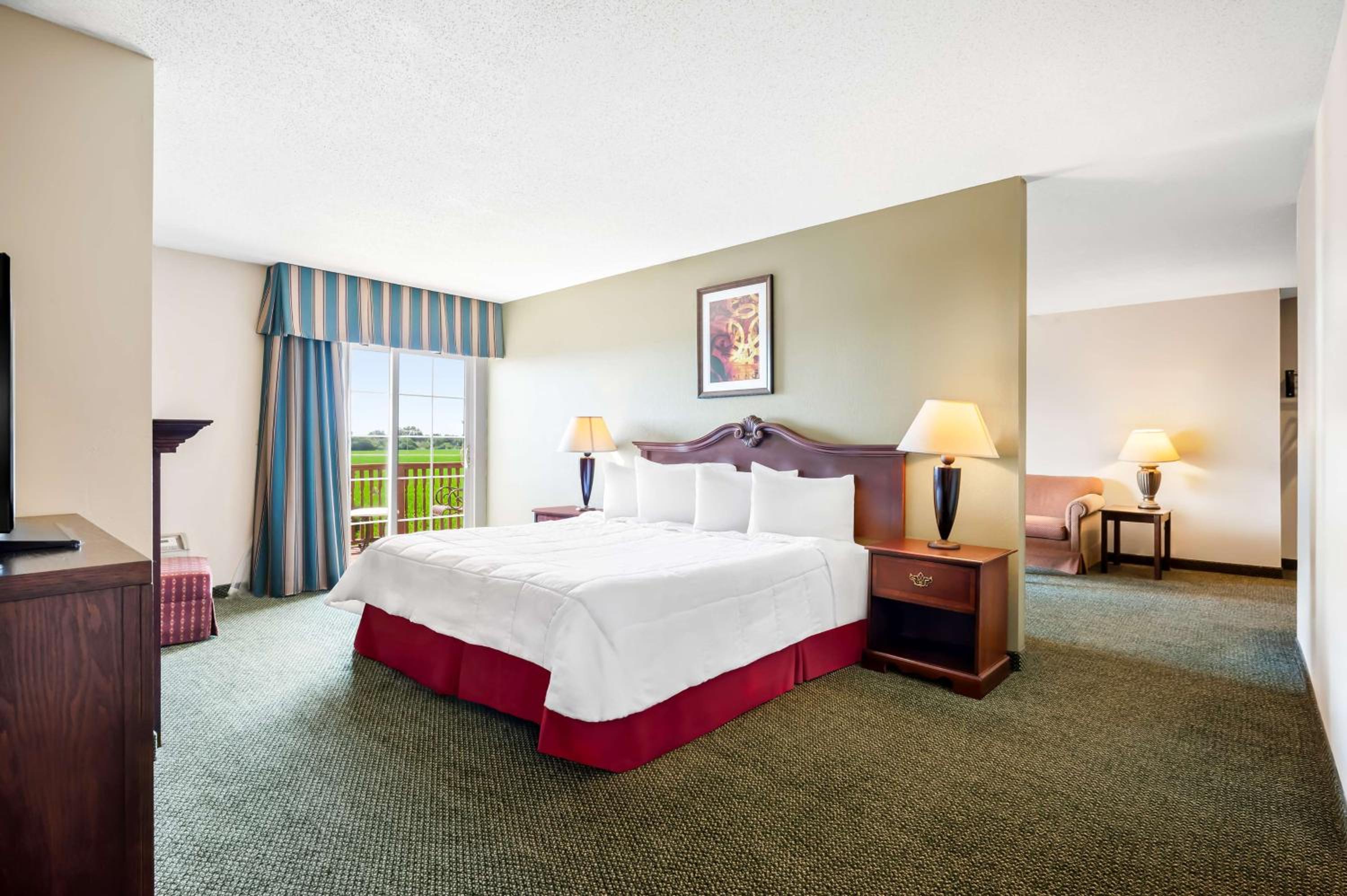 Junior King Suite with Sofa Bed - Non-Smoking photo 1