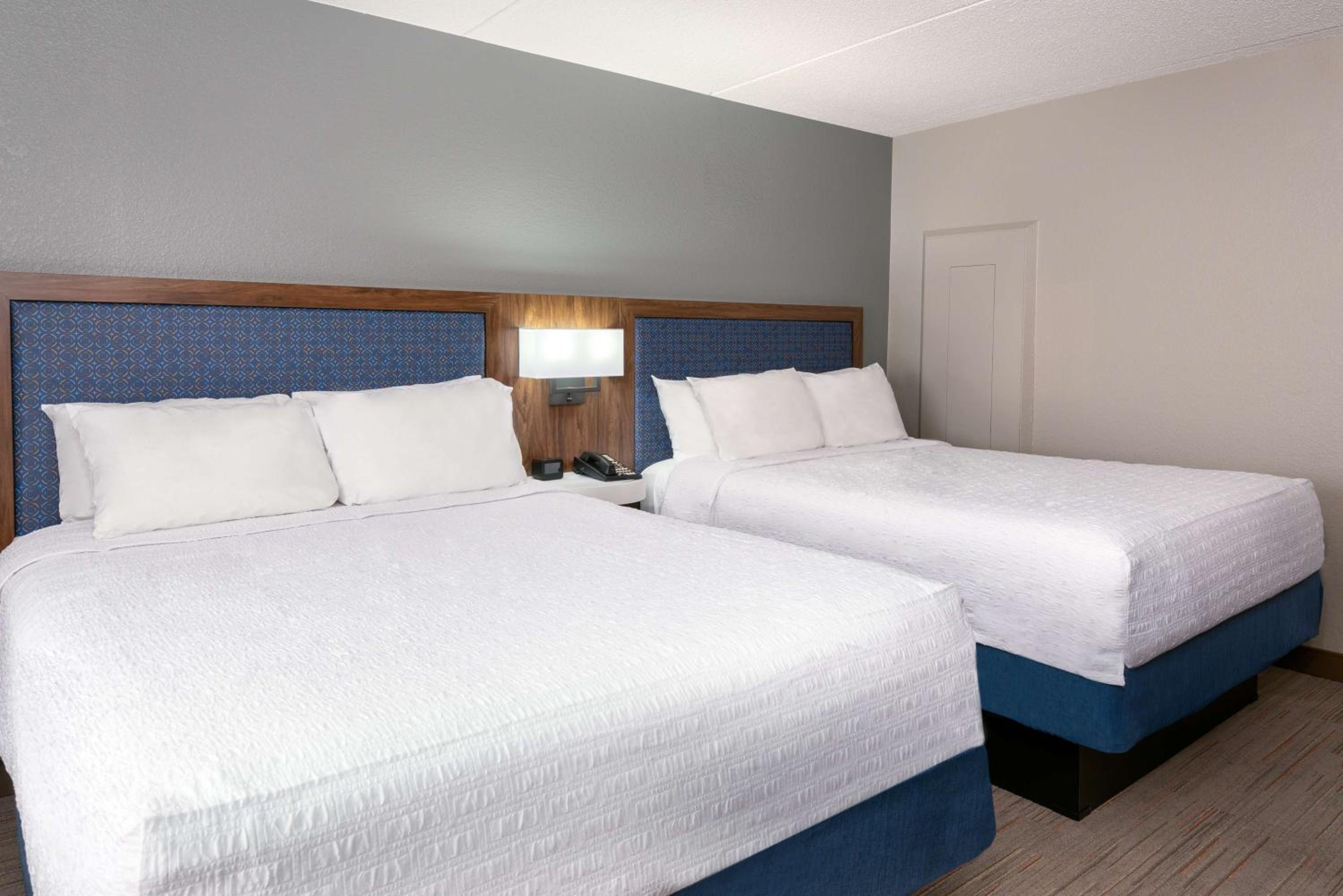 One-Bedroom Queen Suite with Kitchen - Non-Smoking - Photo 6