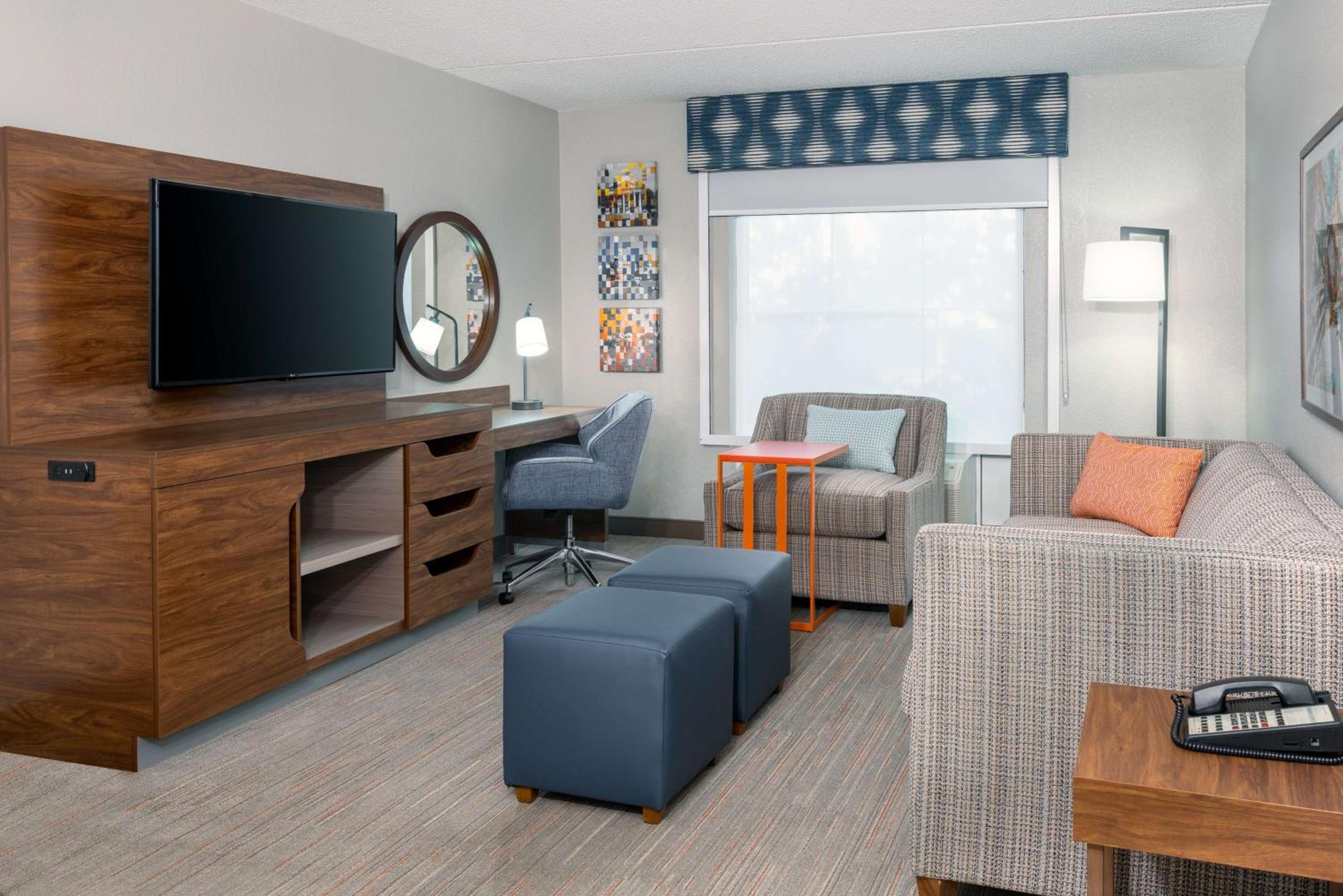 Queen Room with Two Queen Beds (4 Adults) - Photo 1