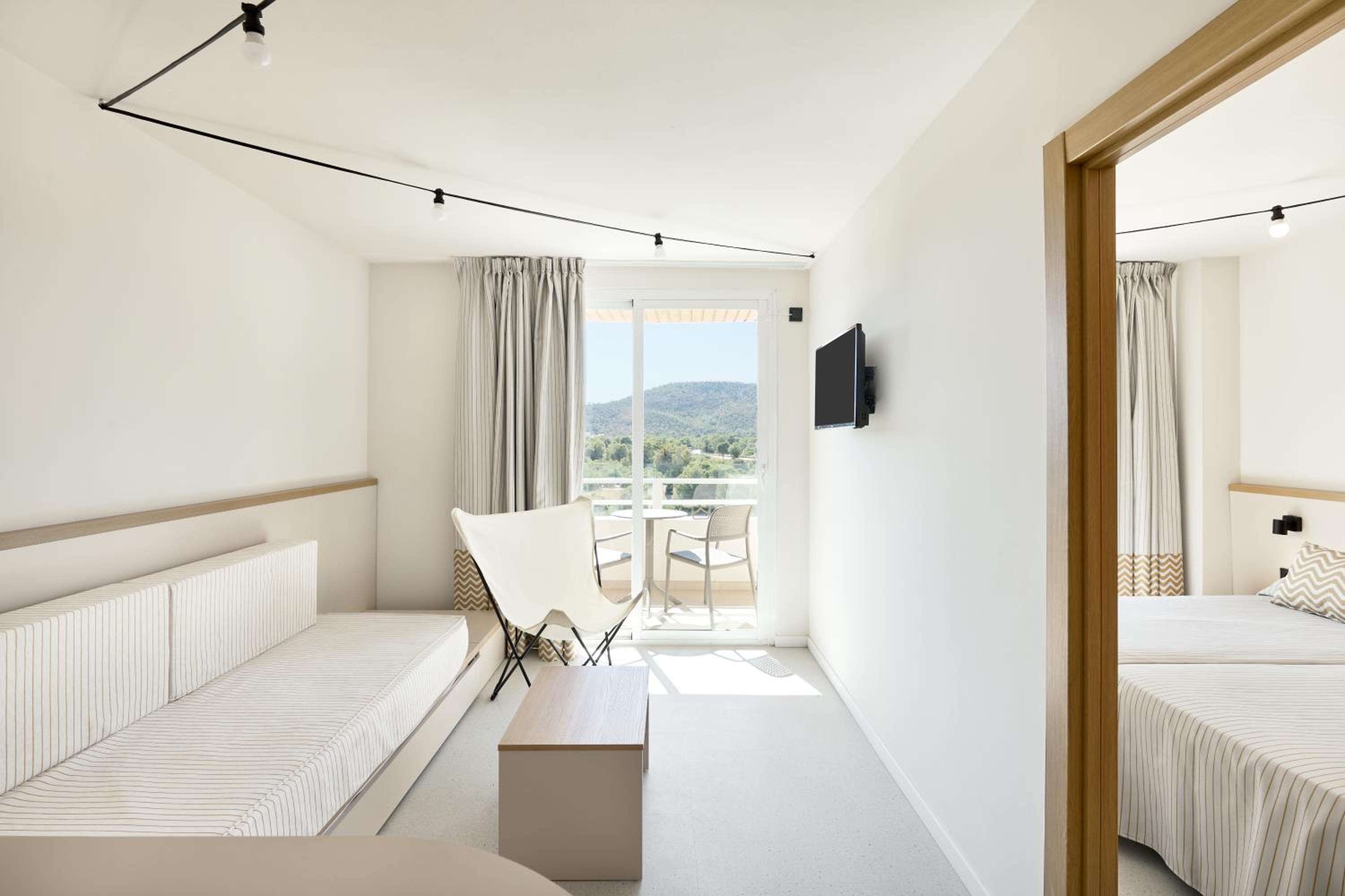 Suite with Mountain View (2 Adults) with Unlimited Brunch