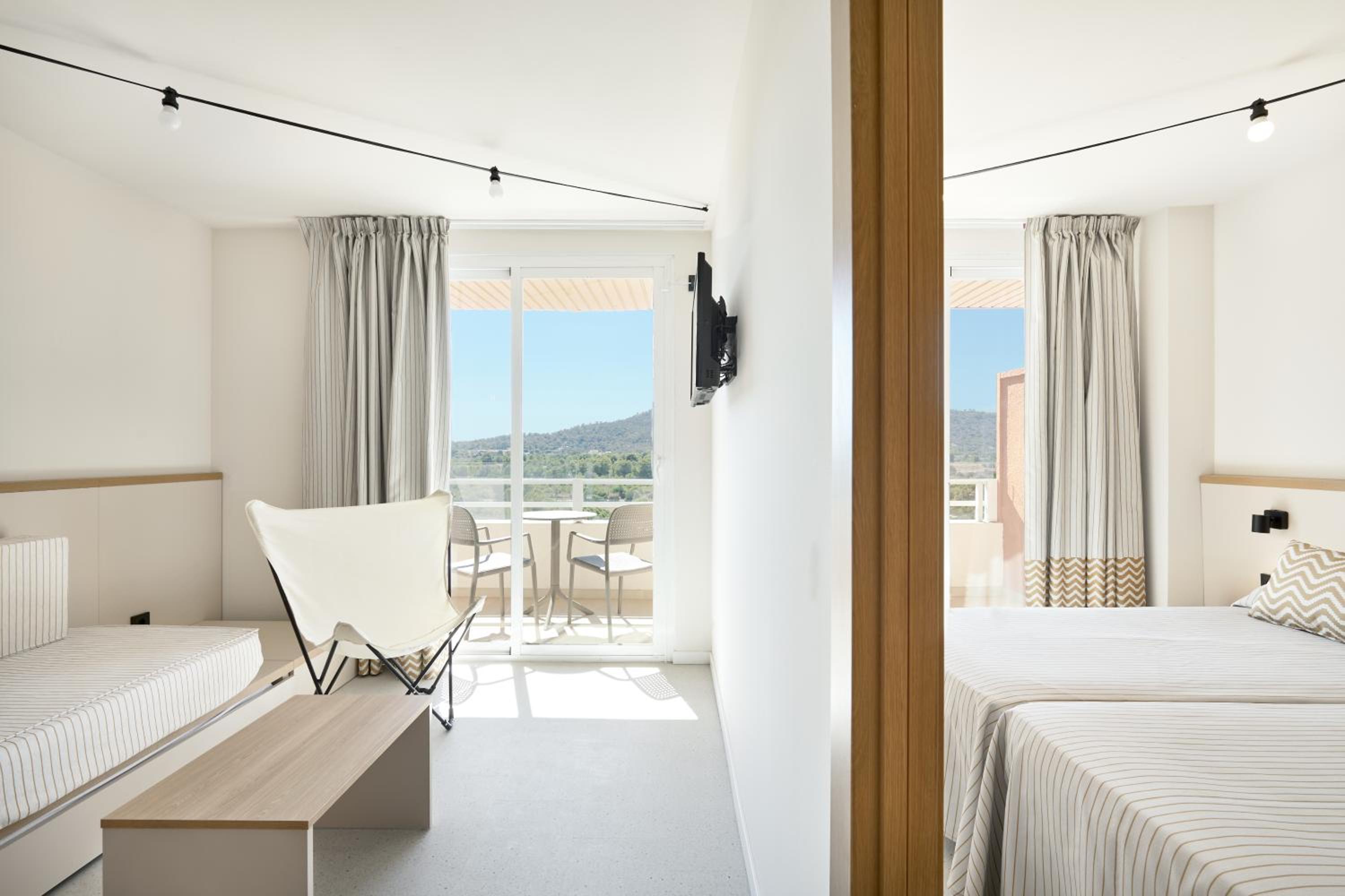 Suite with Mountain View (2 Adults) with Unlimited Brunch