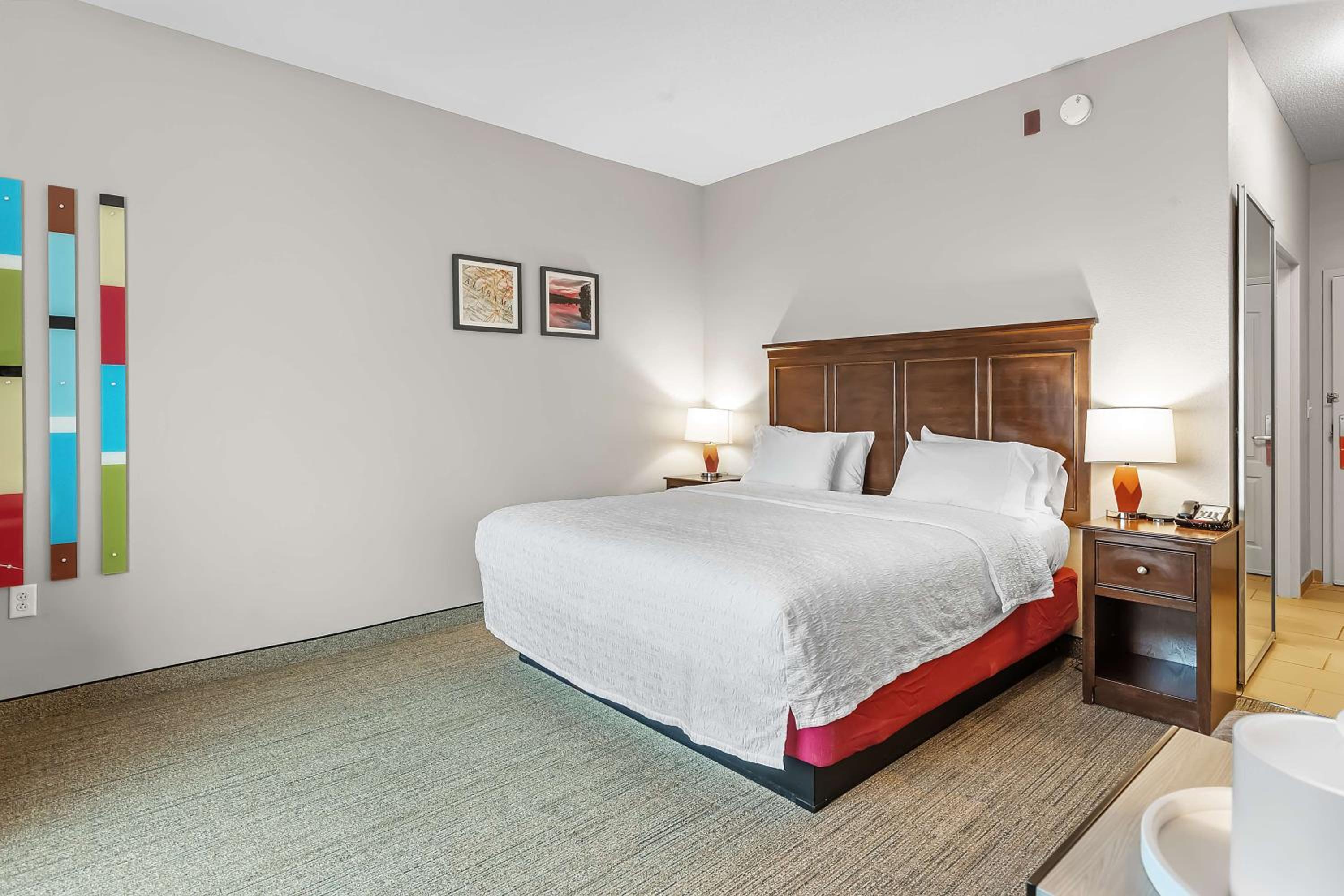 King Room with King Bed - Non-Smoking - Photo 1