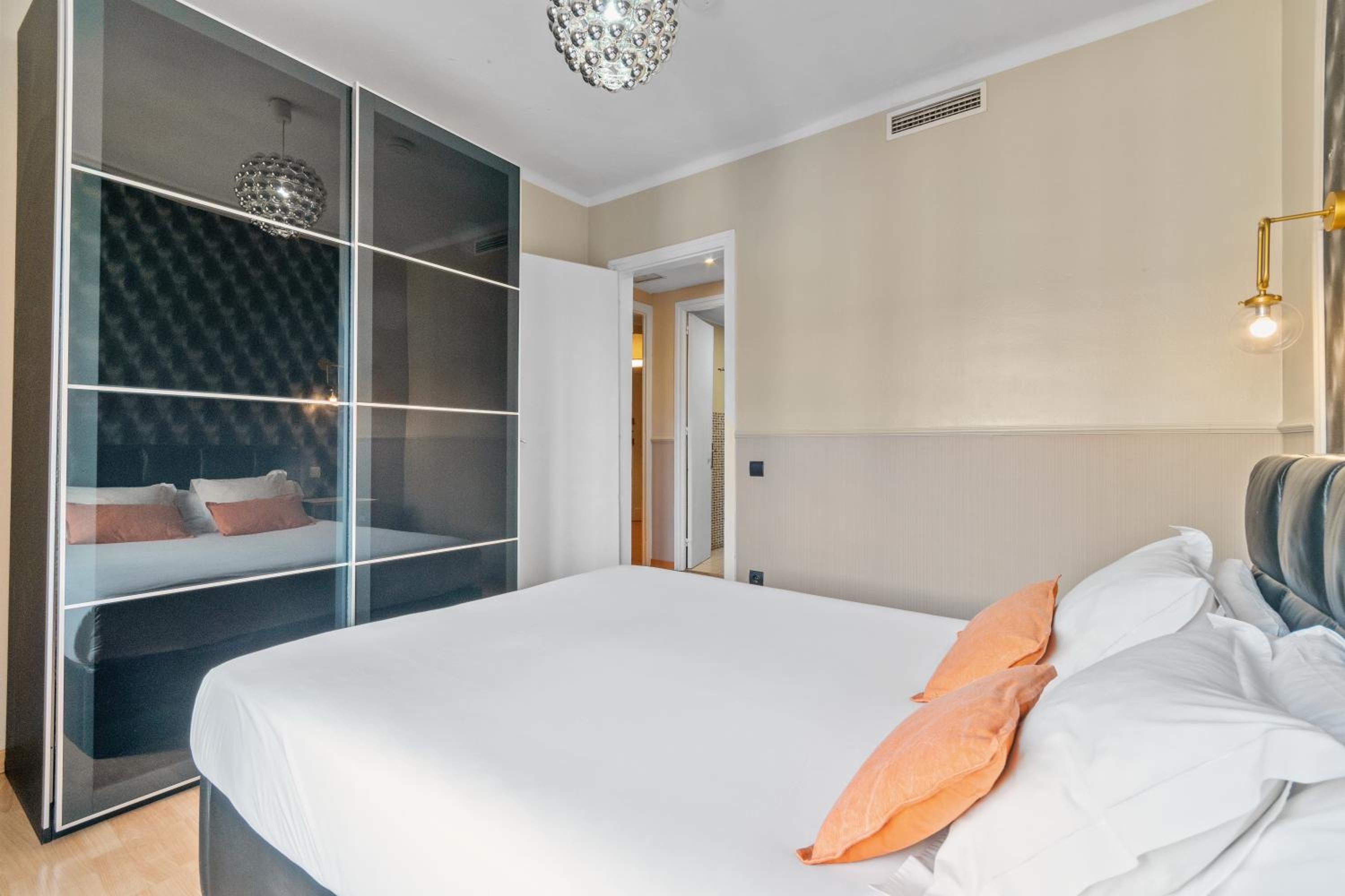 Apartment with Balcony with Sagrada Familia View