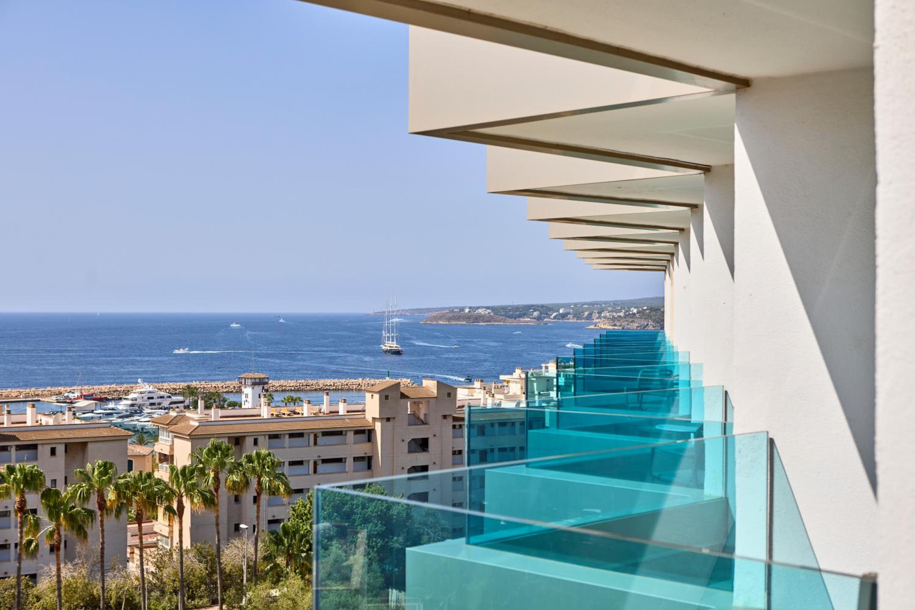 Double Room with Balcony and Sea View