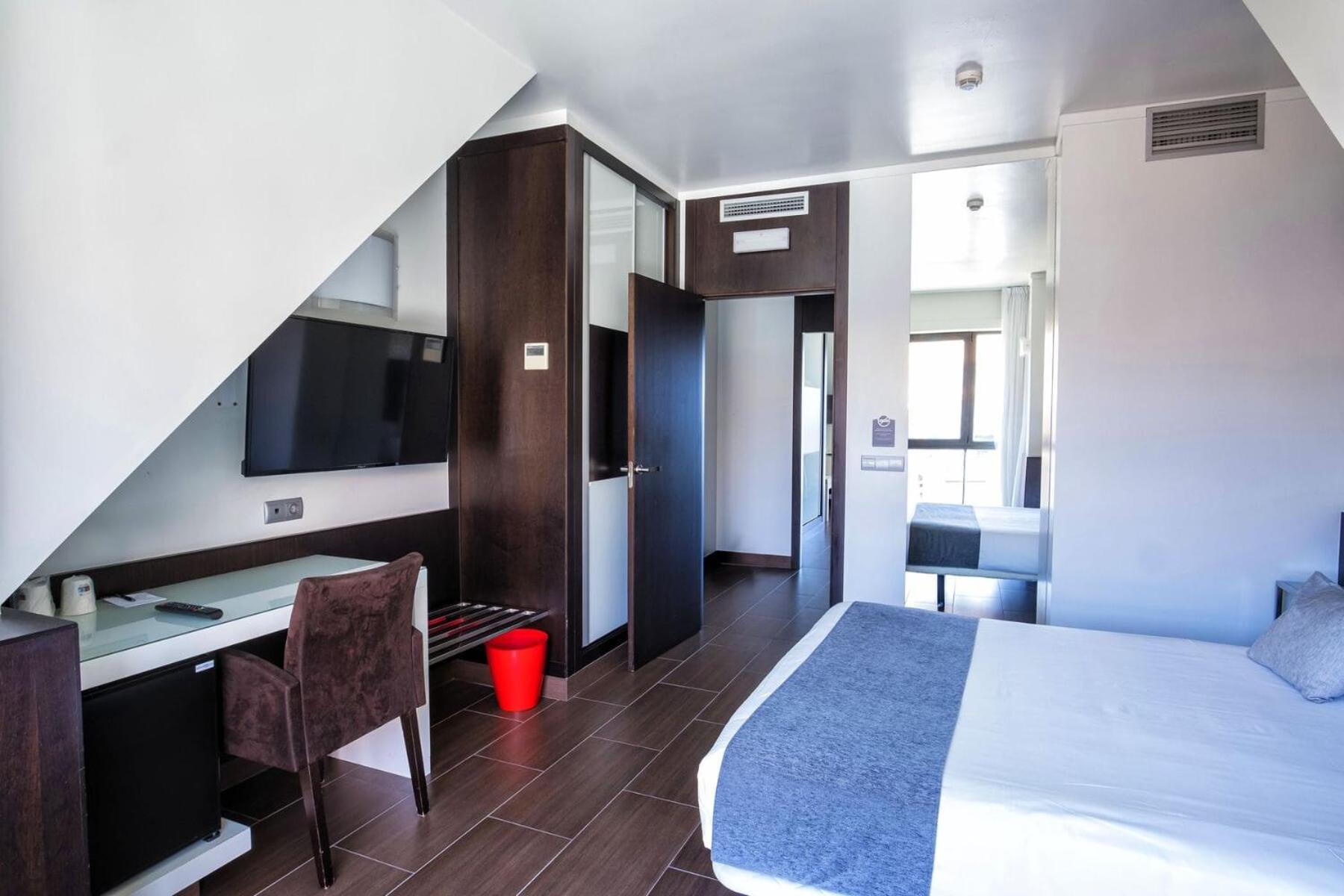 Family Room - Photo 23