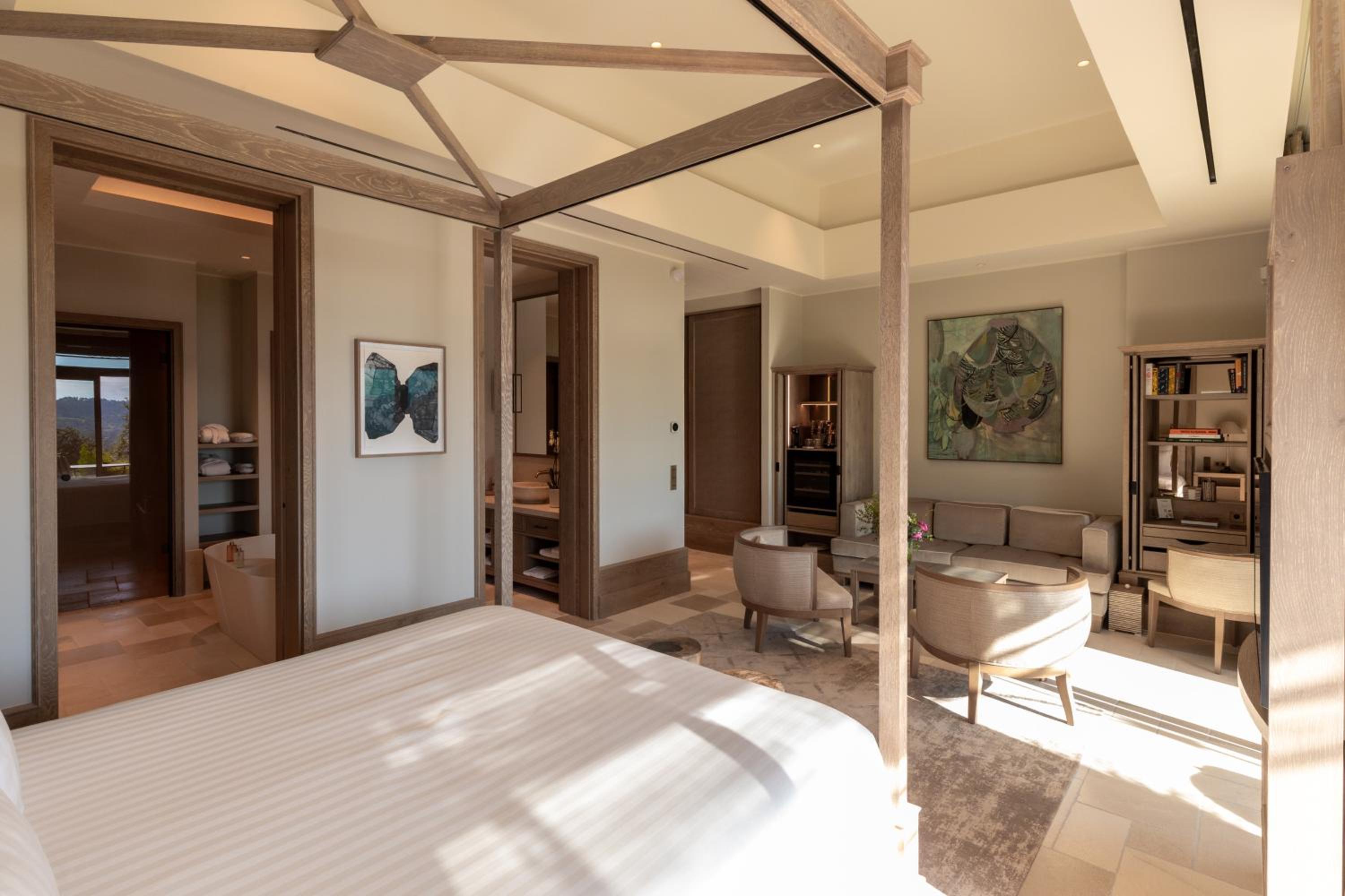 Suite with Hot Tub - Photo 1