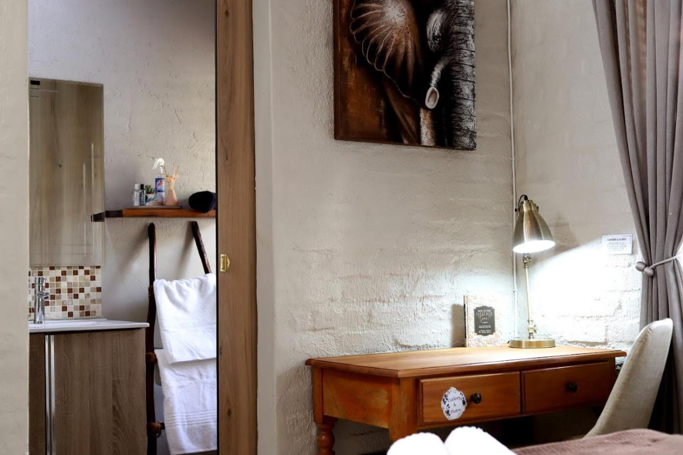 Standard Double Room - Photo 6