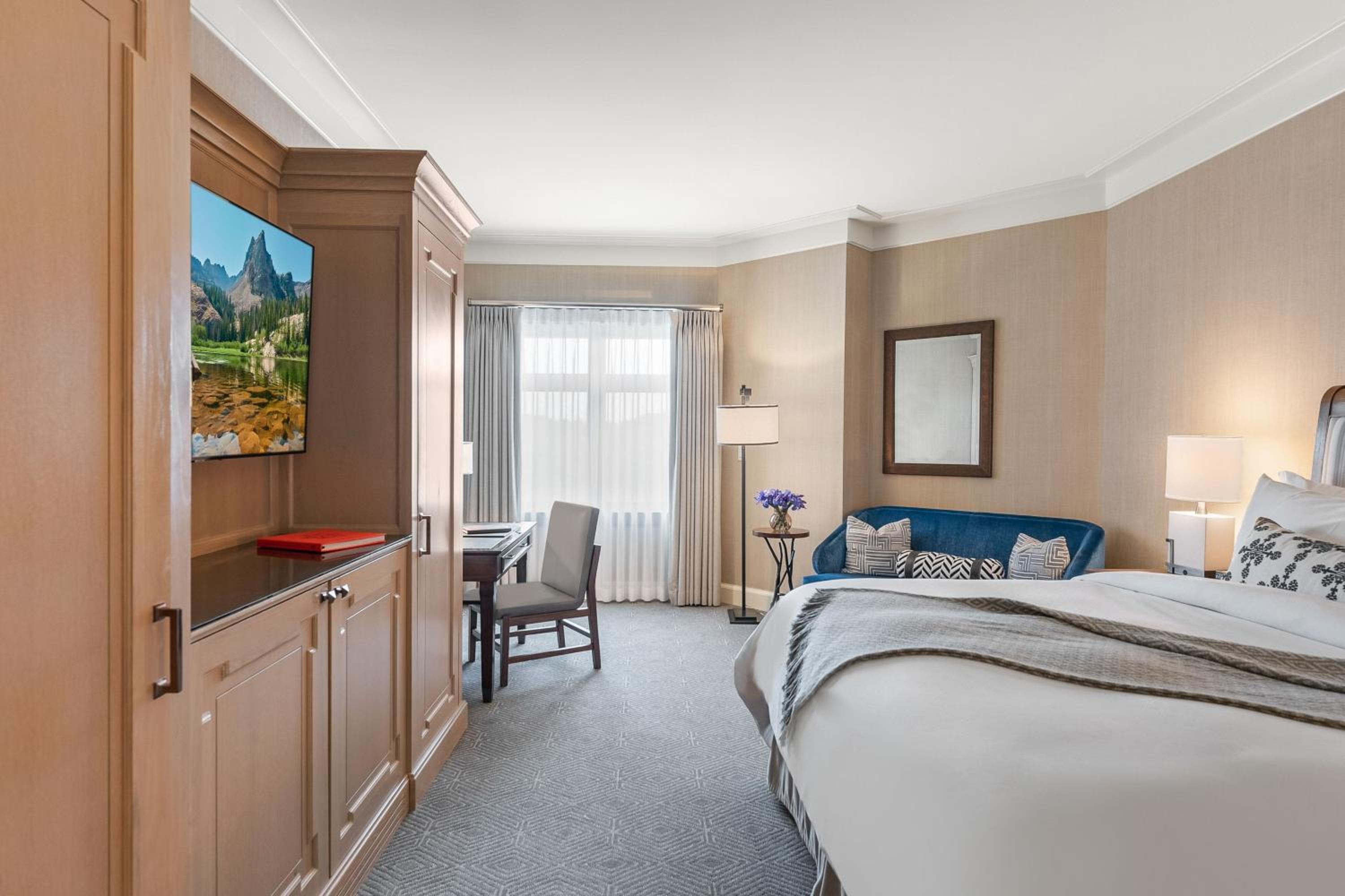 Superior, Guest room, King