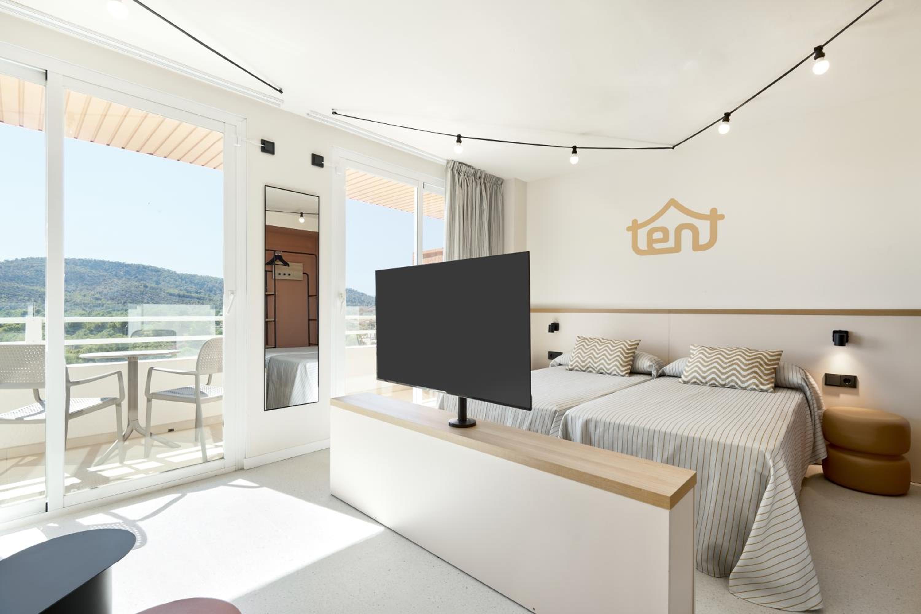 Loft with Mountain View (2 Adults) with Unlimited Brunch thumbnail 5