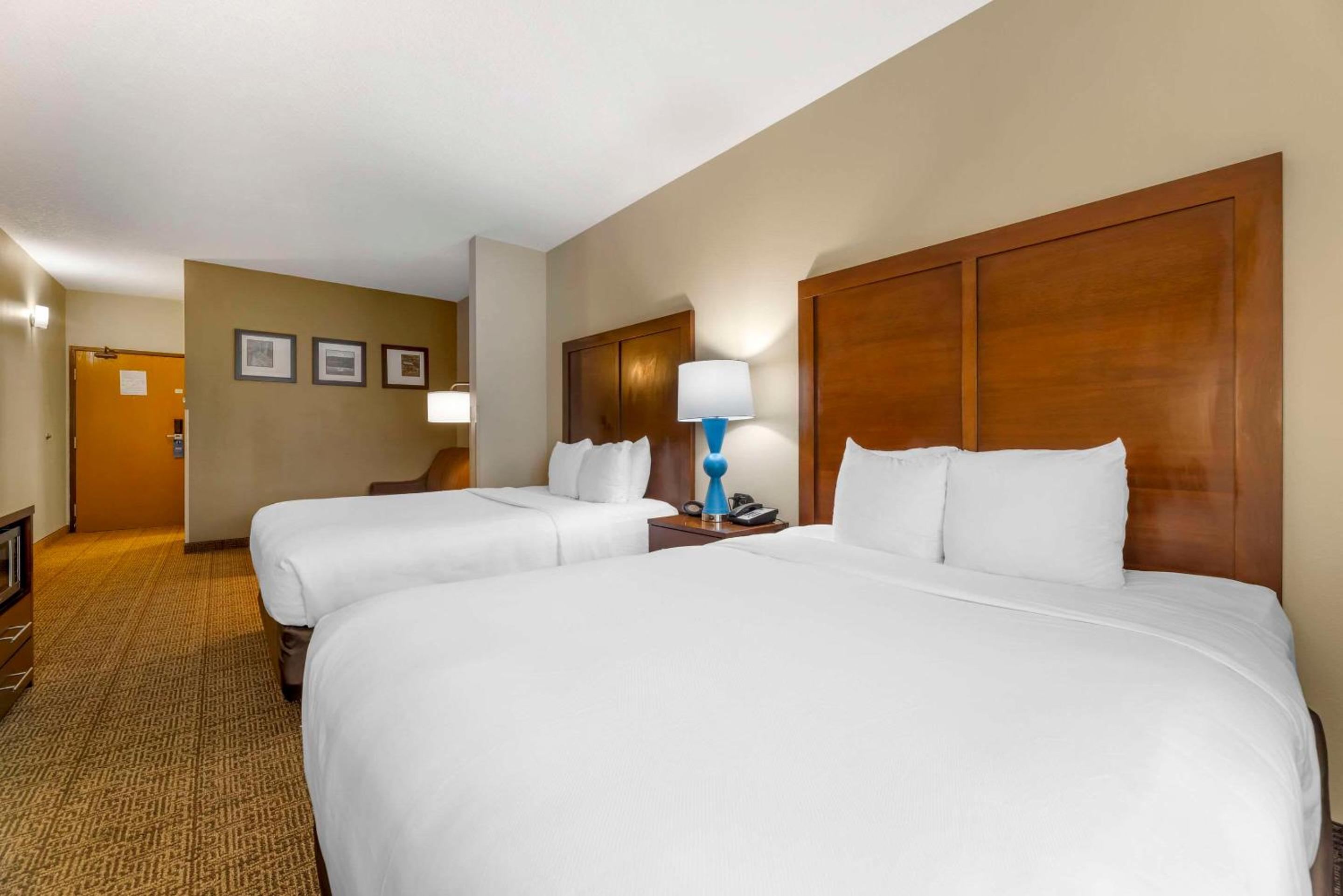 Deluxe Queen Suite with Two Queen Beds - Photo 1