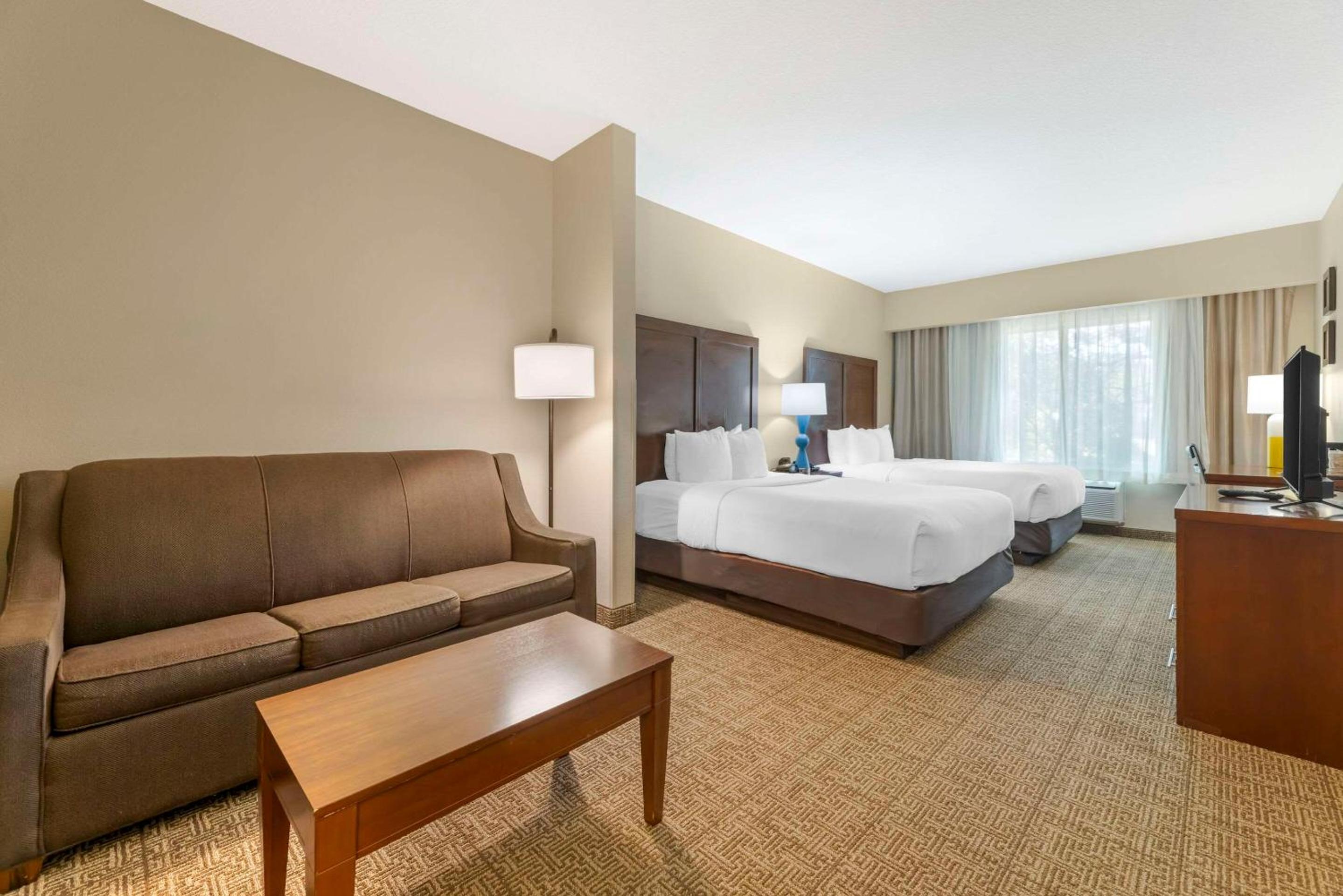 Deluxe Queen Suite with Two Queen Beds - Photo 2