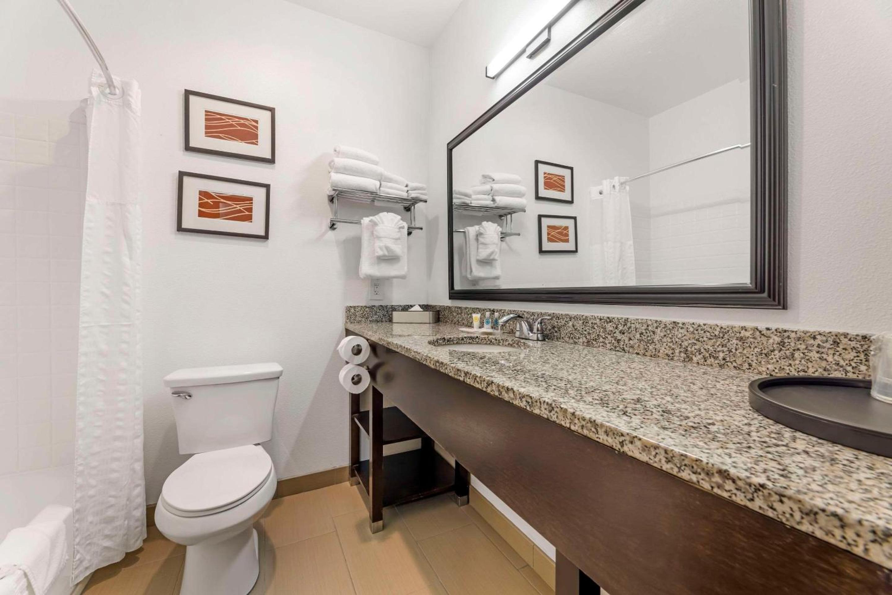 Deluxe Queen Suite with Two Queen Beds - Photo 3