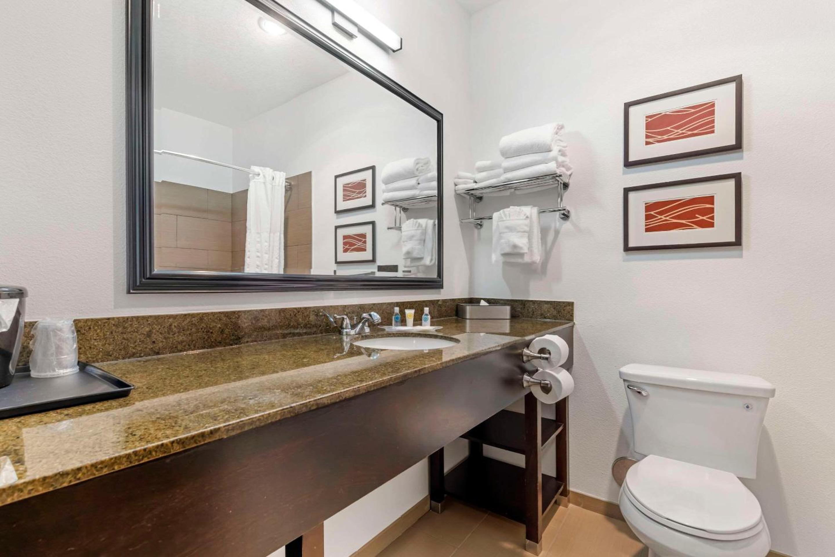 Superior Queen Suite with Two Queen Beds - Non-Smoking - Photo 4