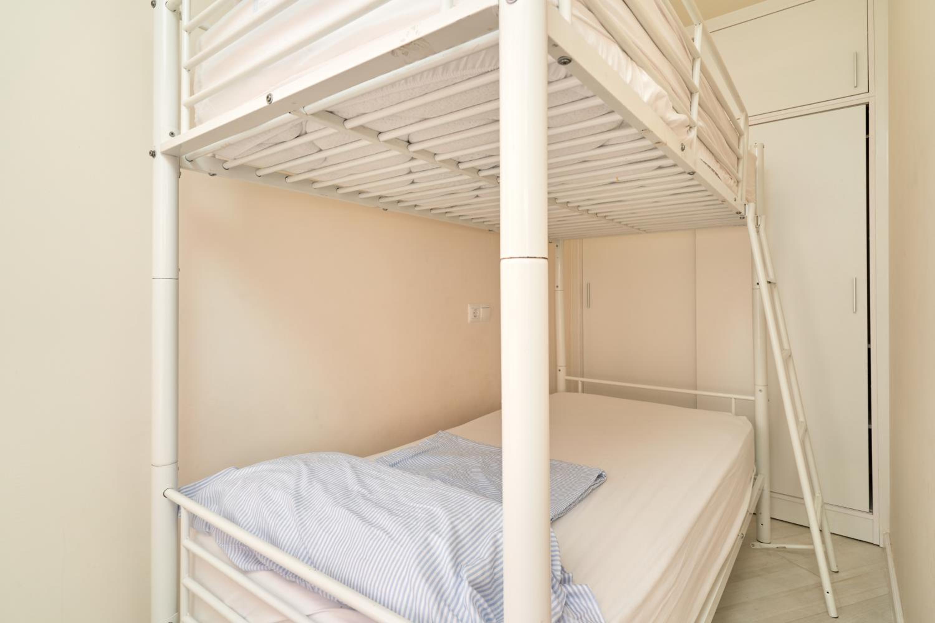 Two-Bedroom Deluxe Apartment with Ocean View photo 2