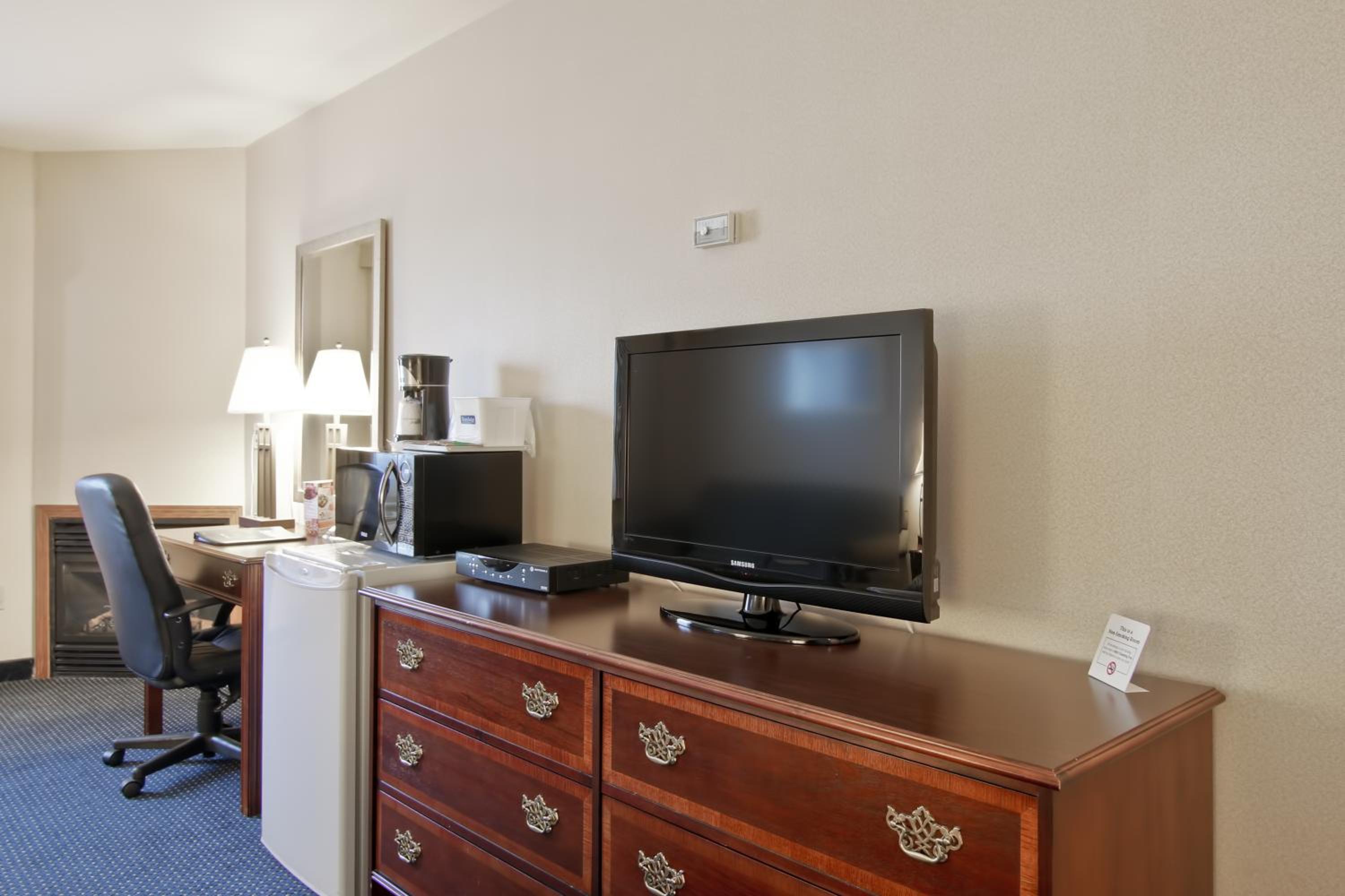 Queen Room - Mobility Access/Non-Smoking - Photo 3