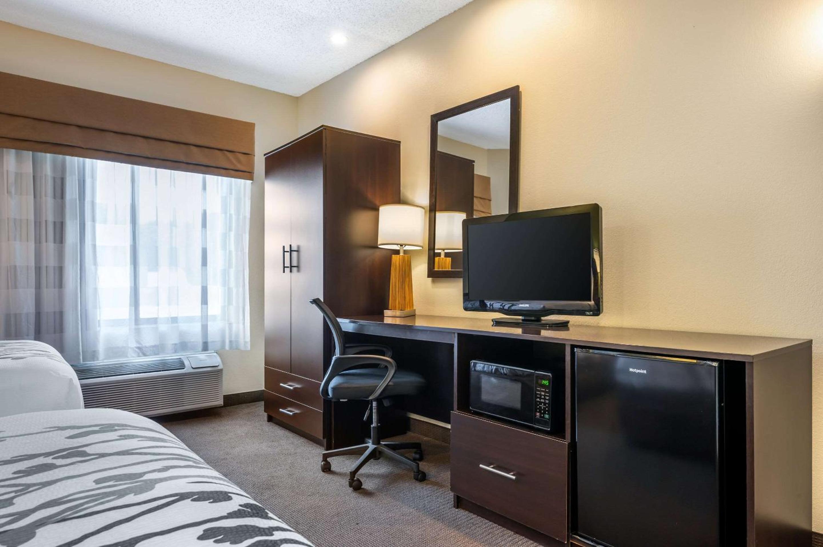 Double Room with Two Double Beds - Non-Smoking - Photo 2