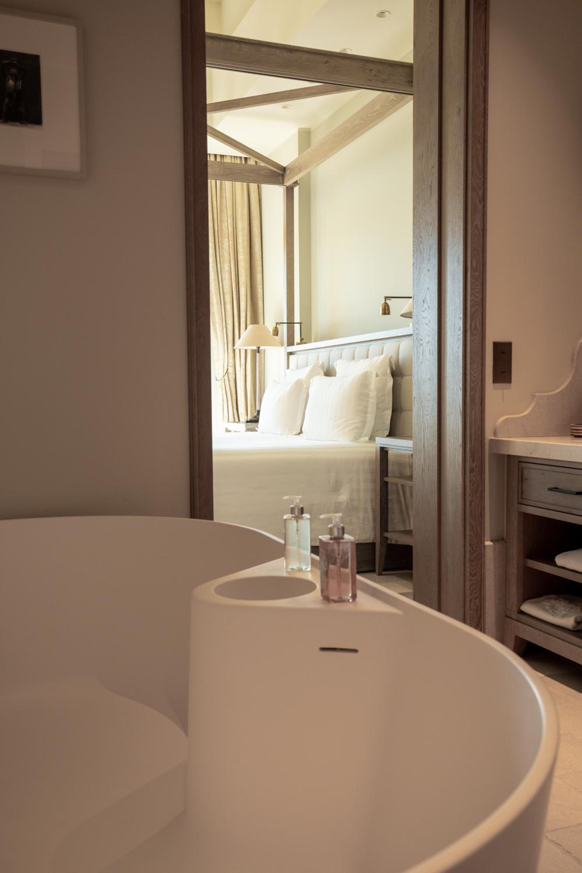 Suite with Hot Tub - Photo 6