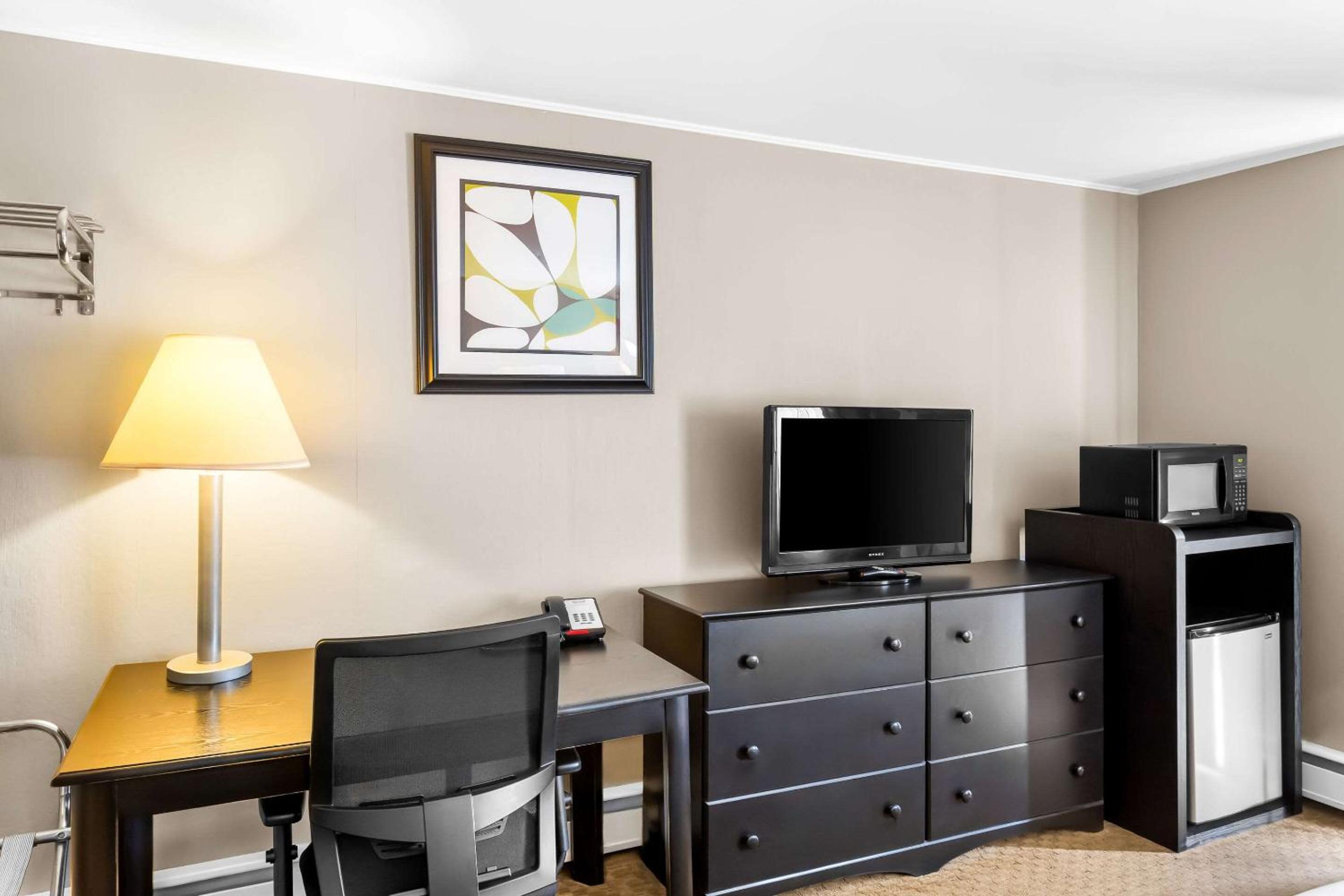 Standard King Room - Non-Smoking  - Photo 3