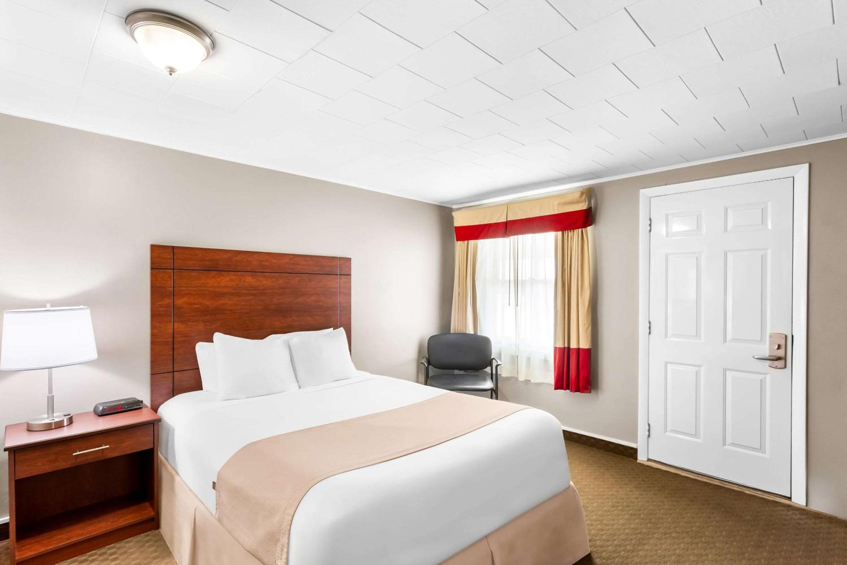 Standard Queen Room - Non-Smoking - Photo 2