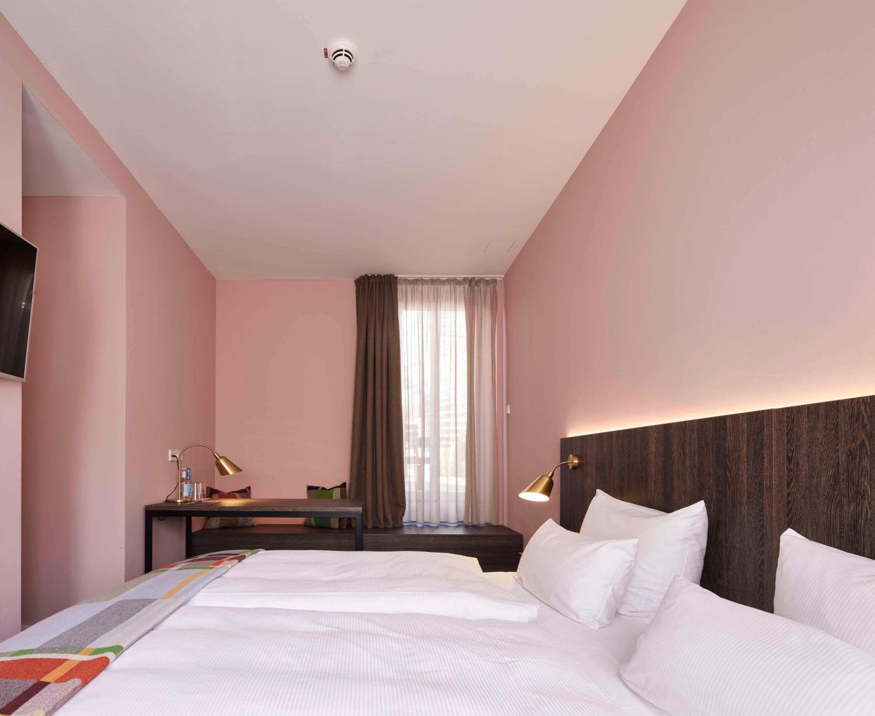 Comfort Plus Room with Kingsize Bed - Photo 5