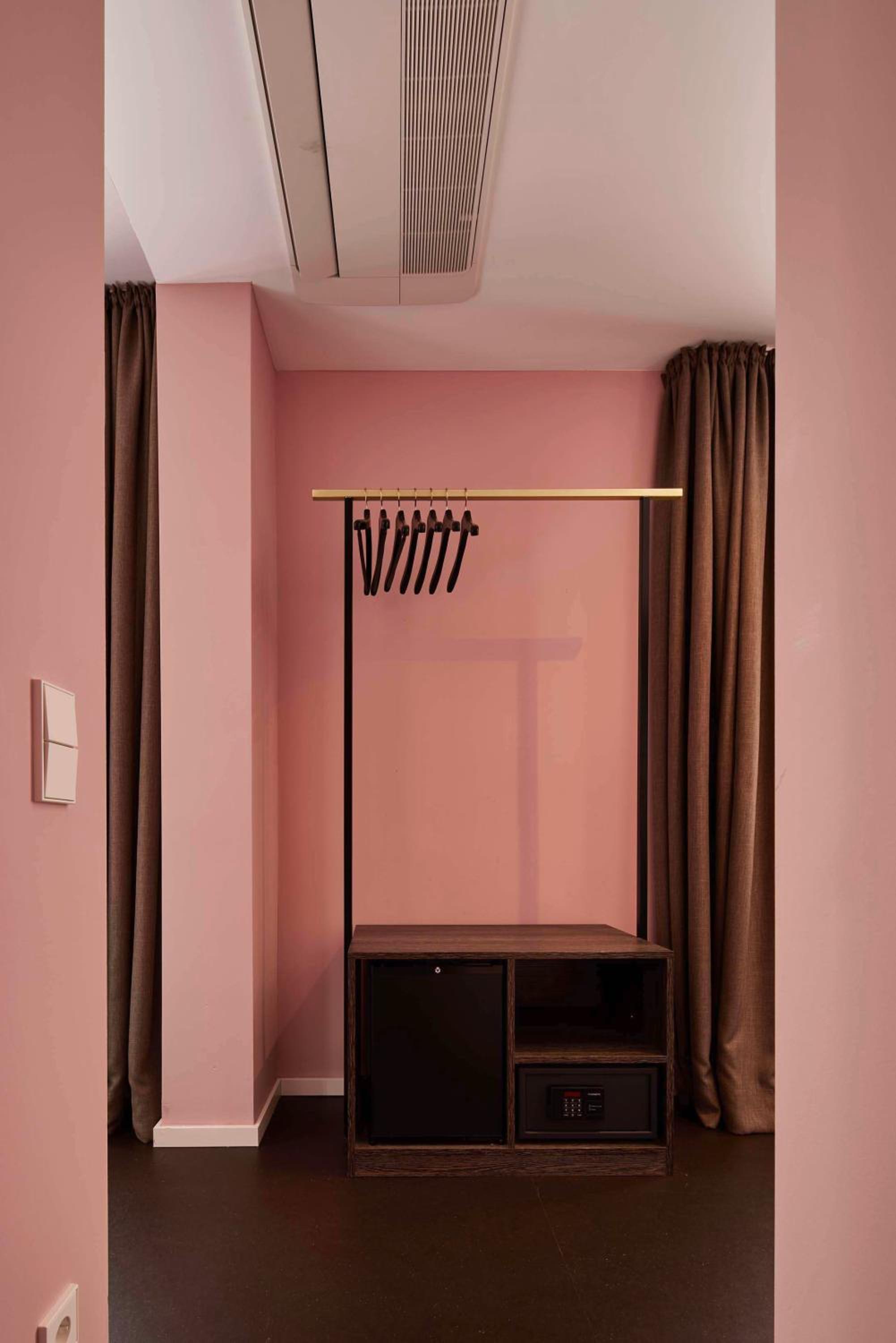 Comfort Plus Room with Kingsize Bed - Photo 7
