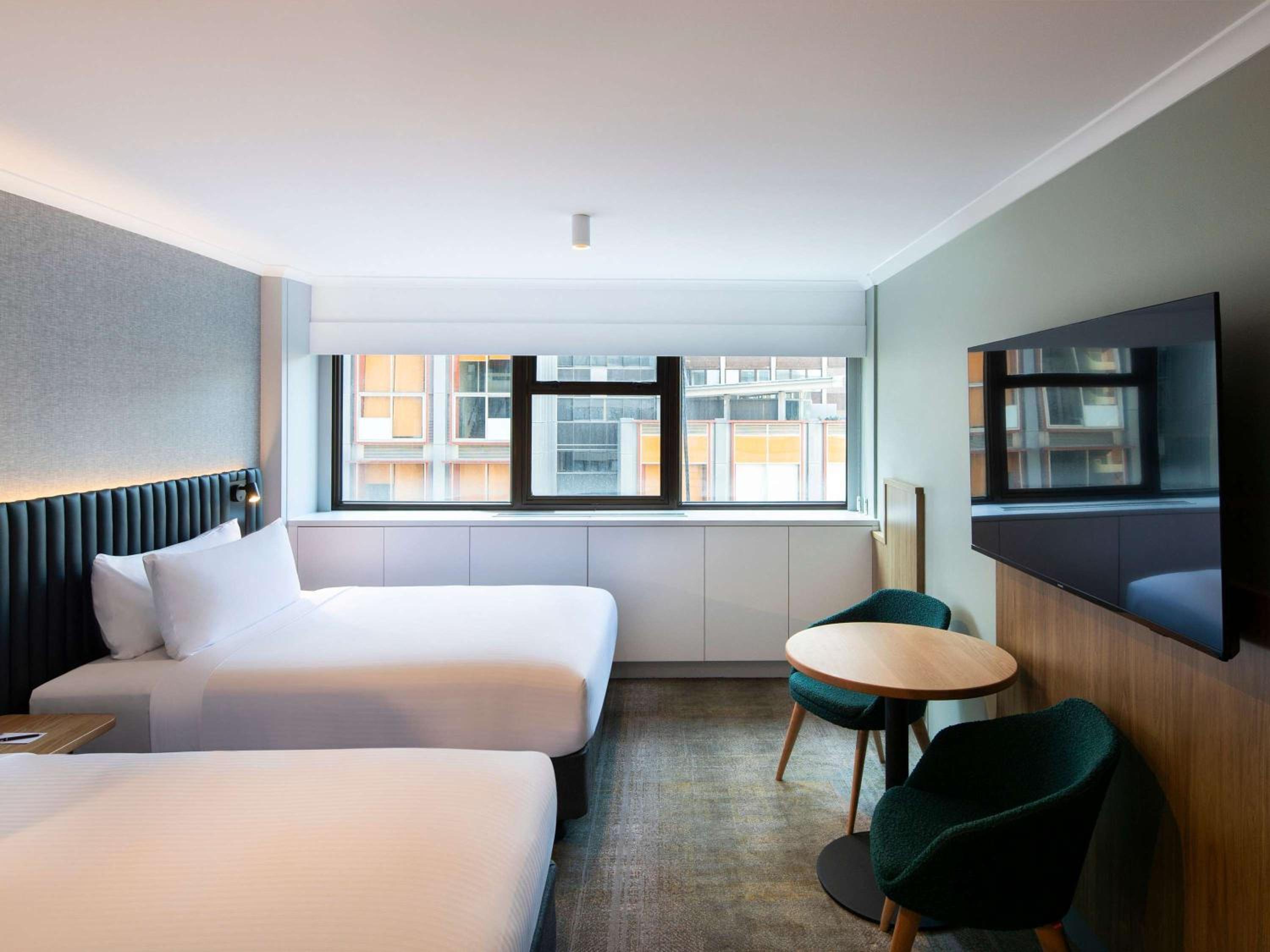 Standard Twin Room thumbnail 6