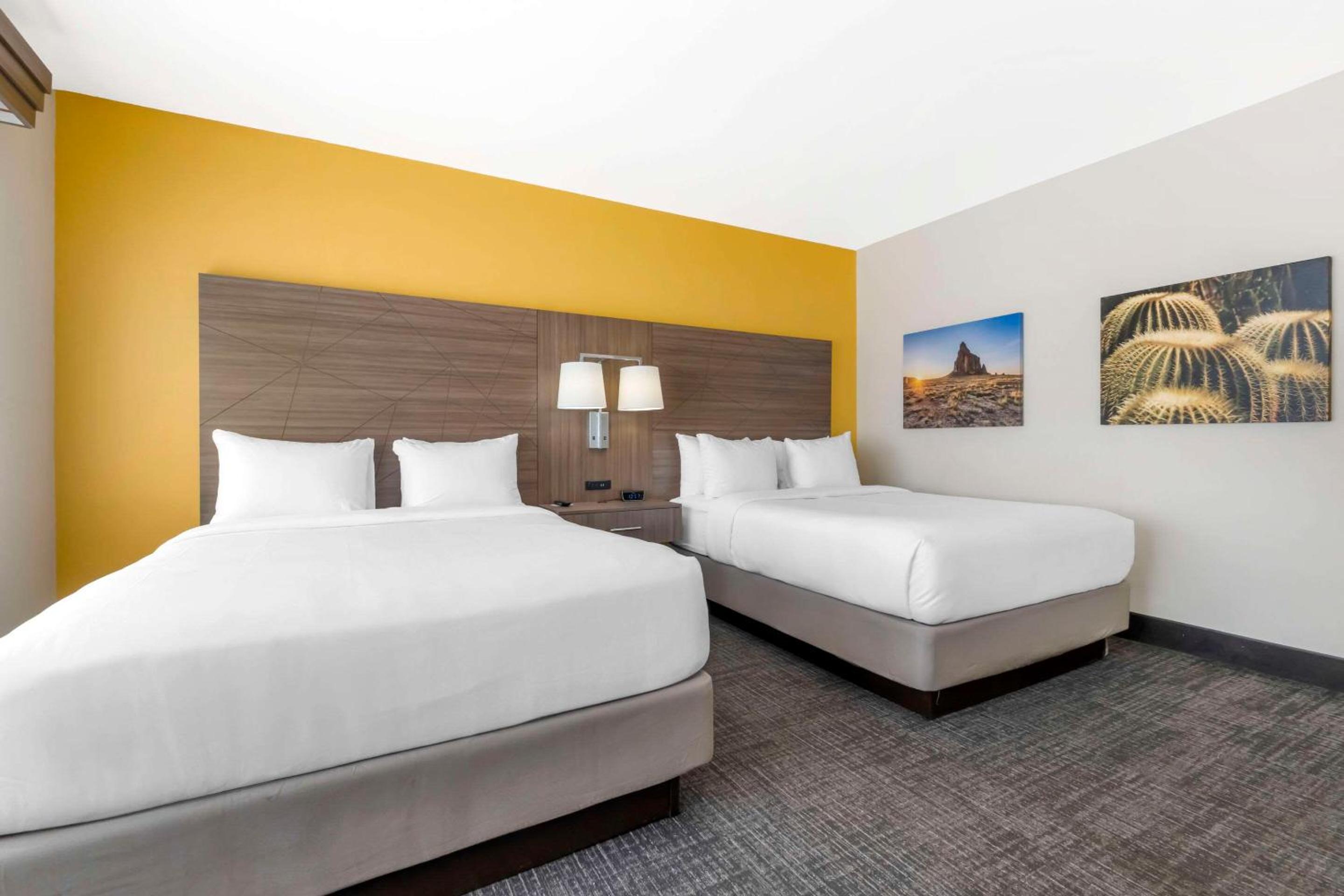 Quadruple Room with Two Queen Beds and Roll-In Shower - Disability Access/Non Smoking - Photo 1