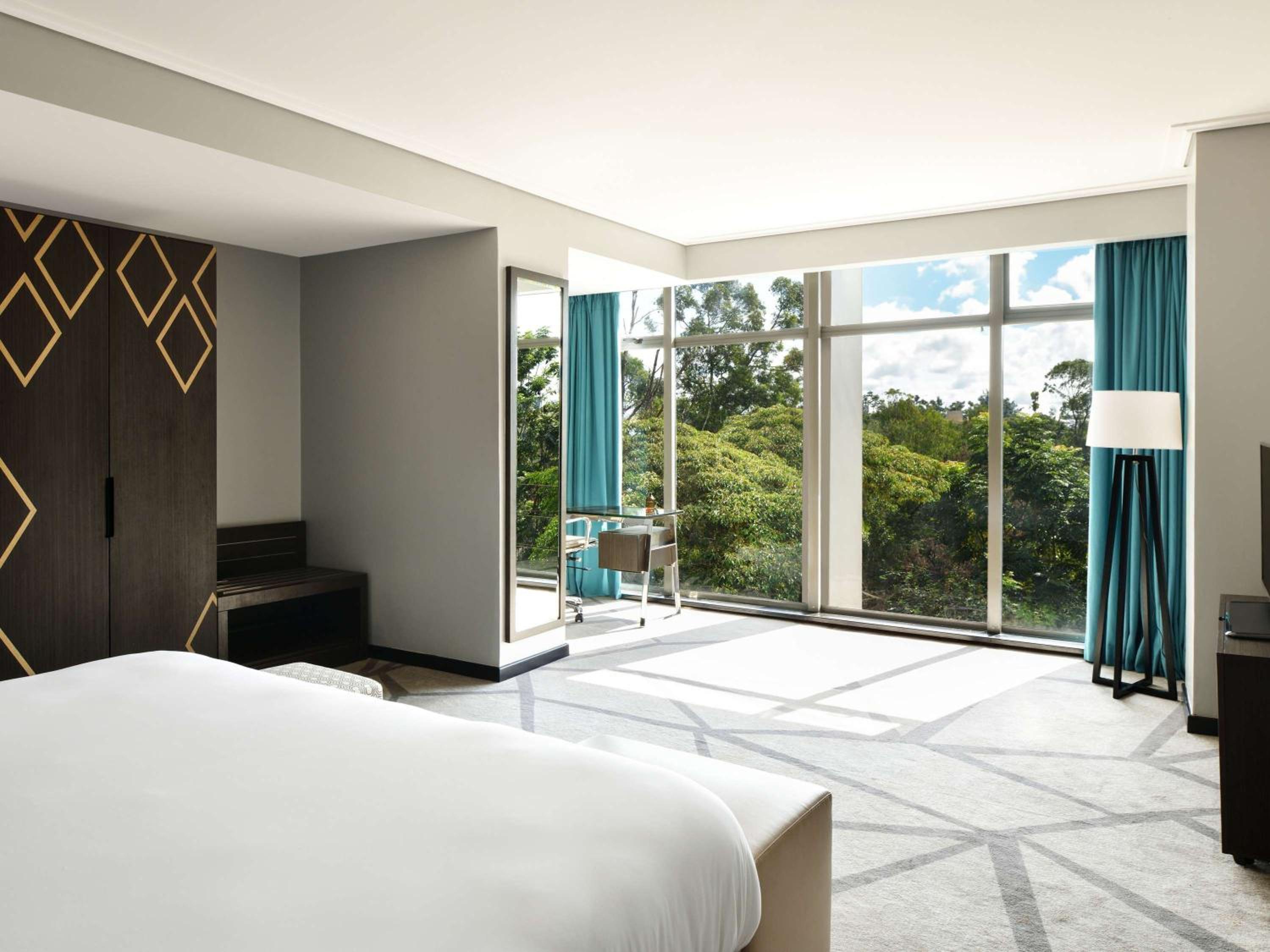 One-Bedroom Deluxe King Suite - Photo 4