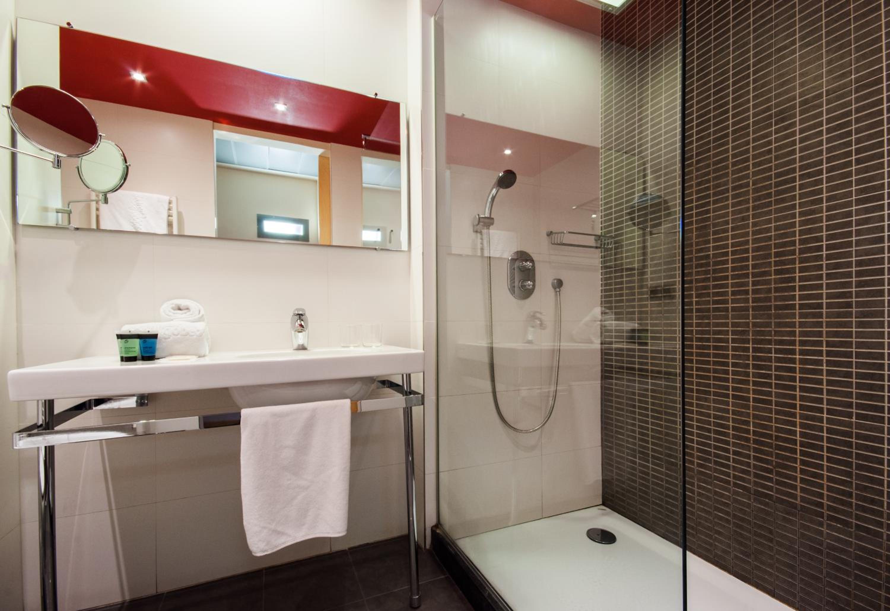 Double or Twin Room with Extra Bed photo 2
