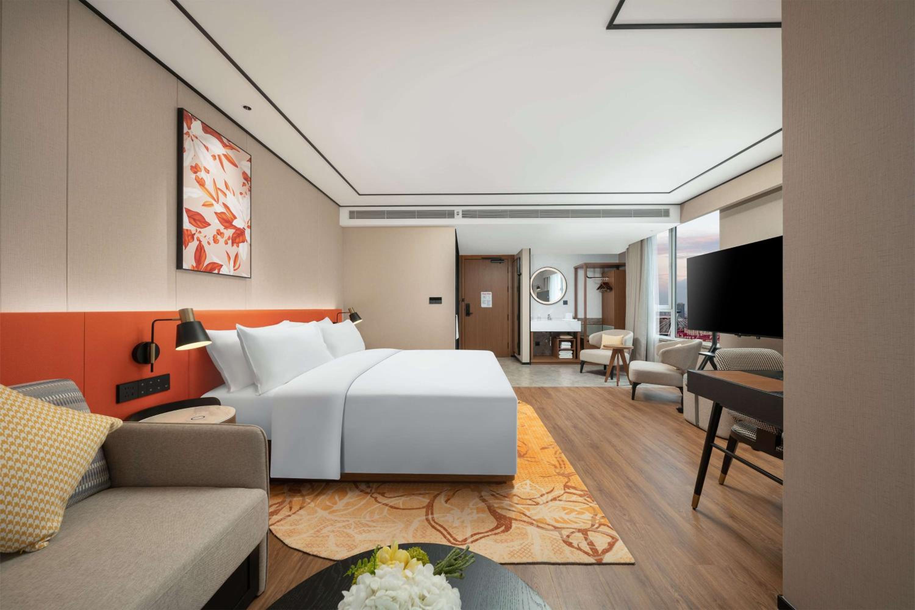Deluxe King Room with Sofa Bed photo 3
