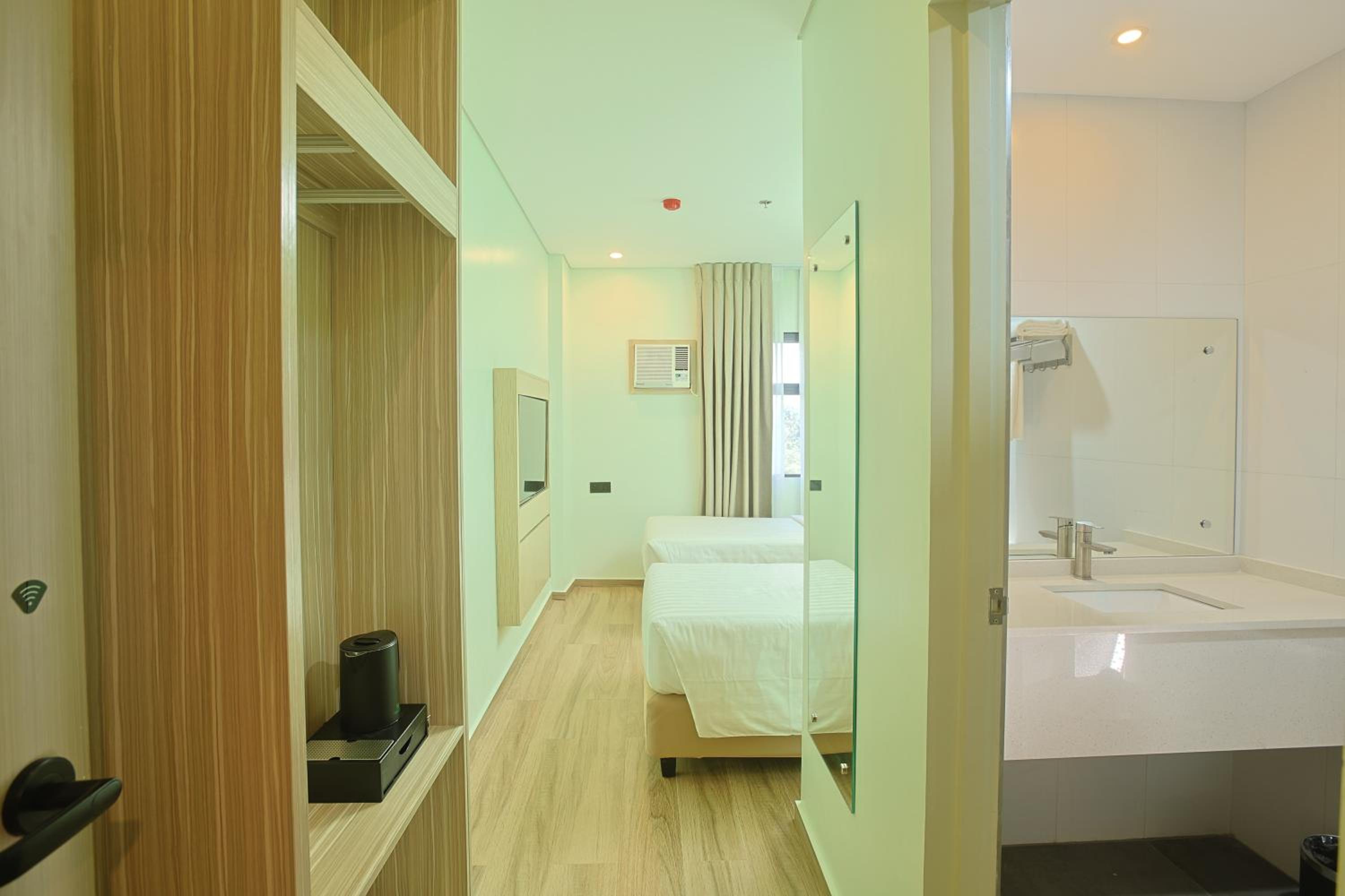 Standard Twin Room - Photo 8