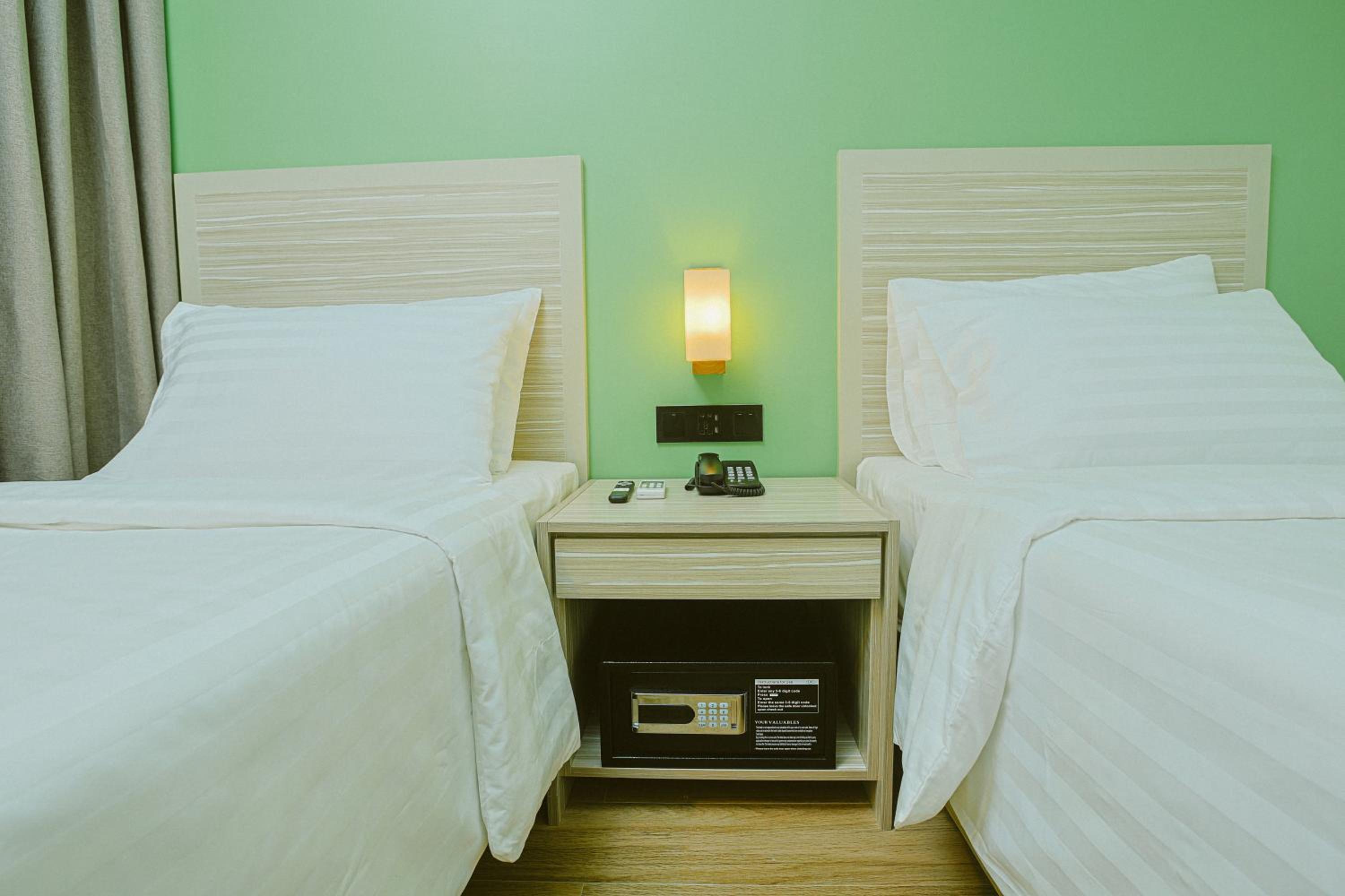 Standard Twin Room - Photo 7