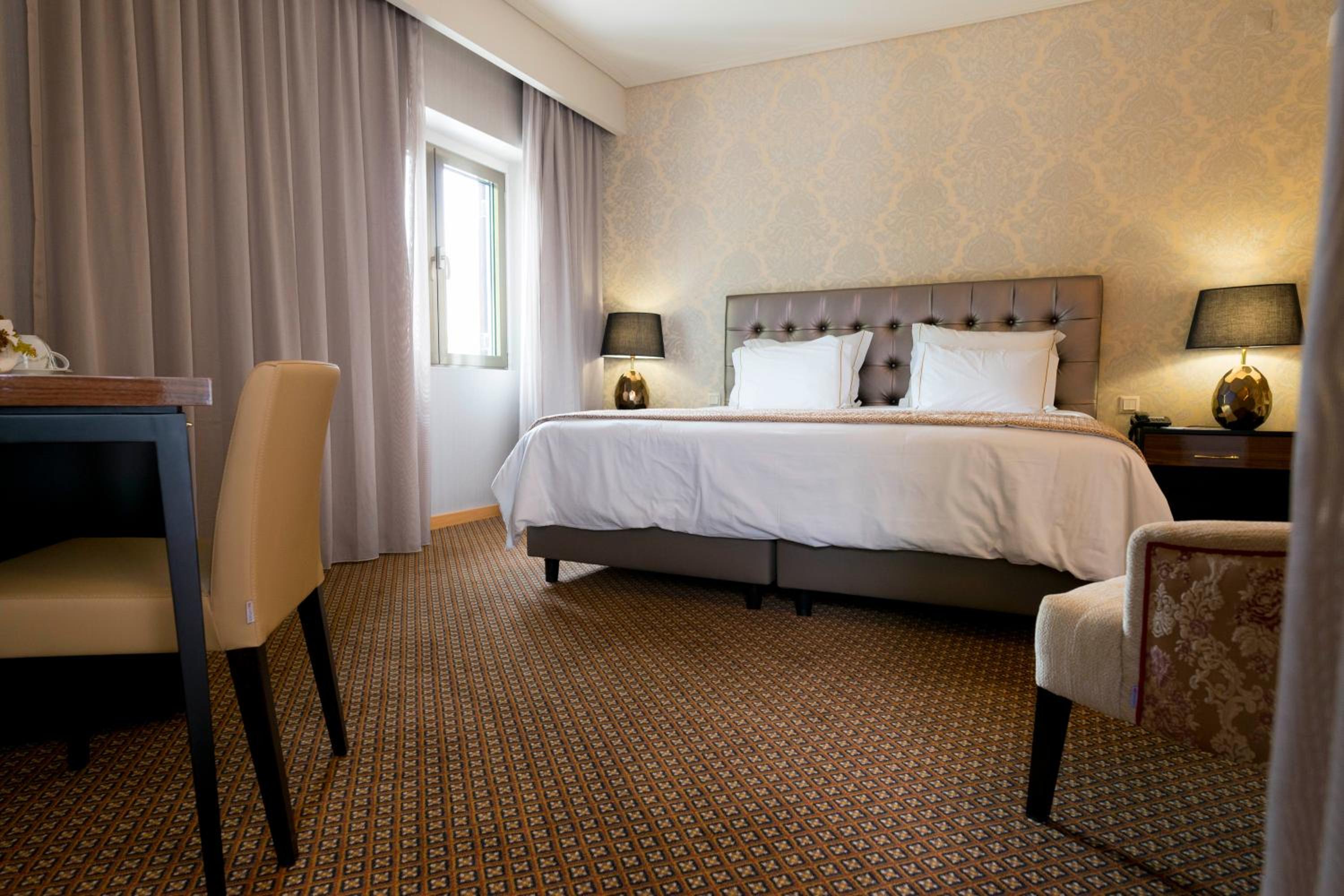 King Room with Spa Bath - Photo 2