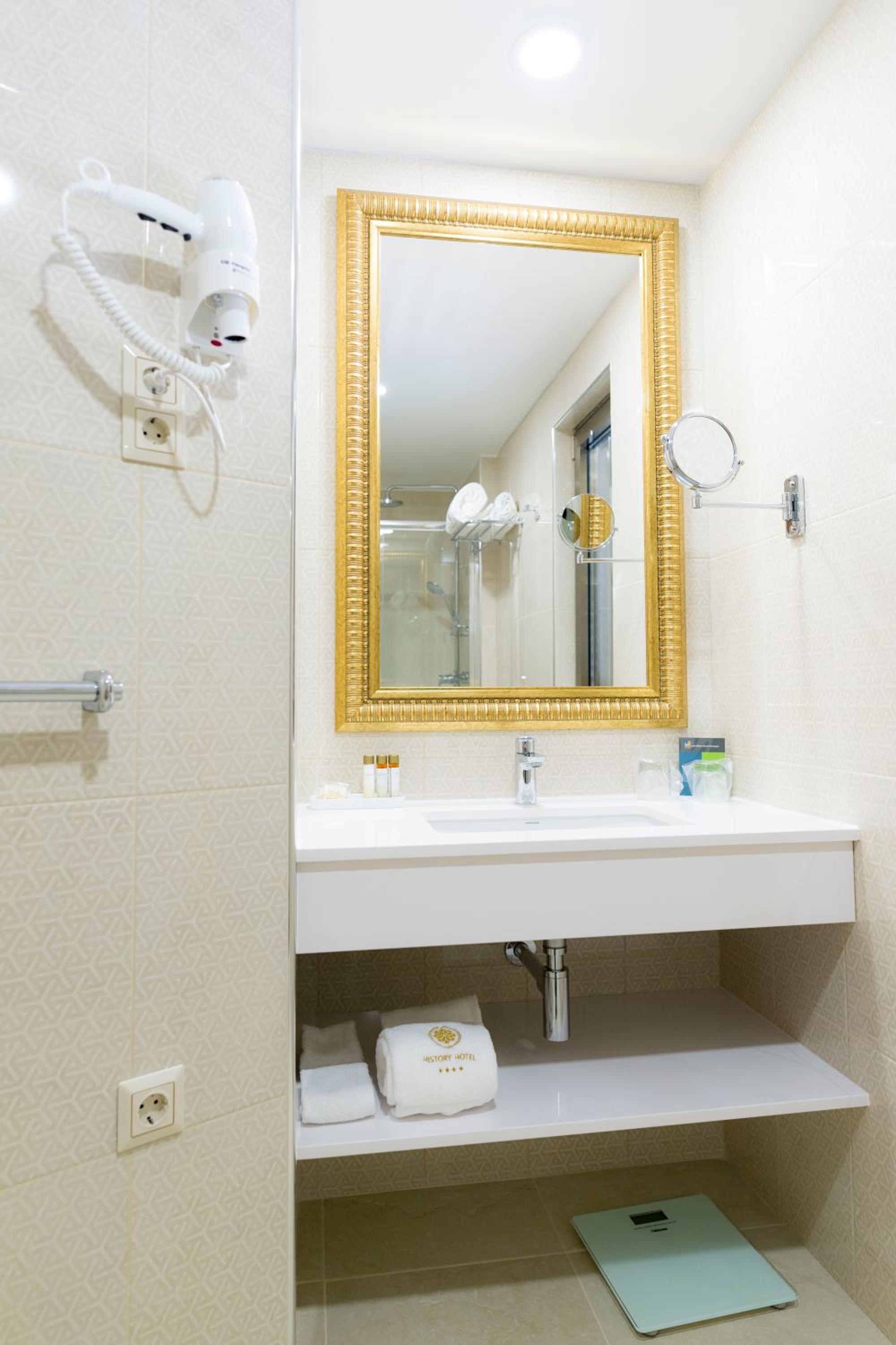 King Room with Spa Bath - Photo 5