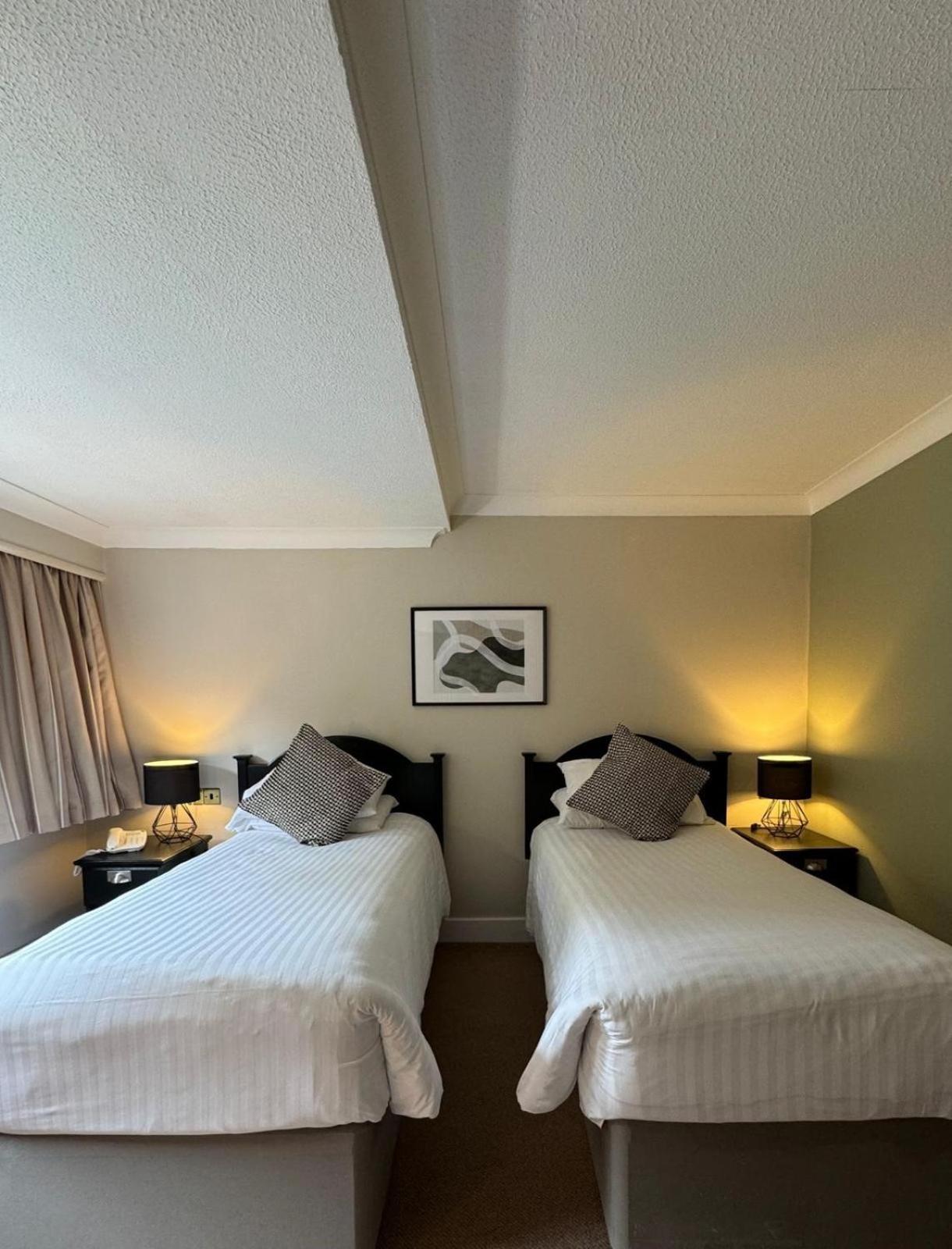 Standard Twin Room - Photo 6