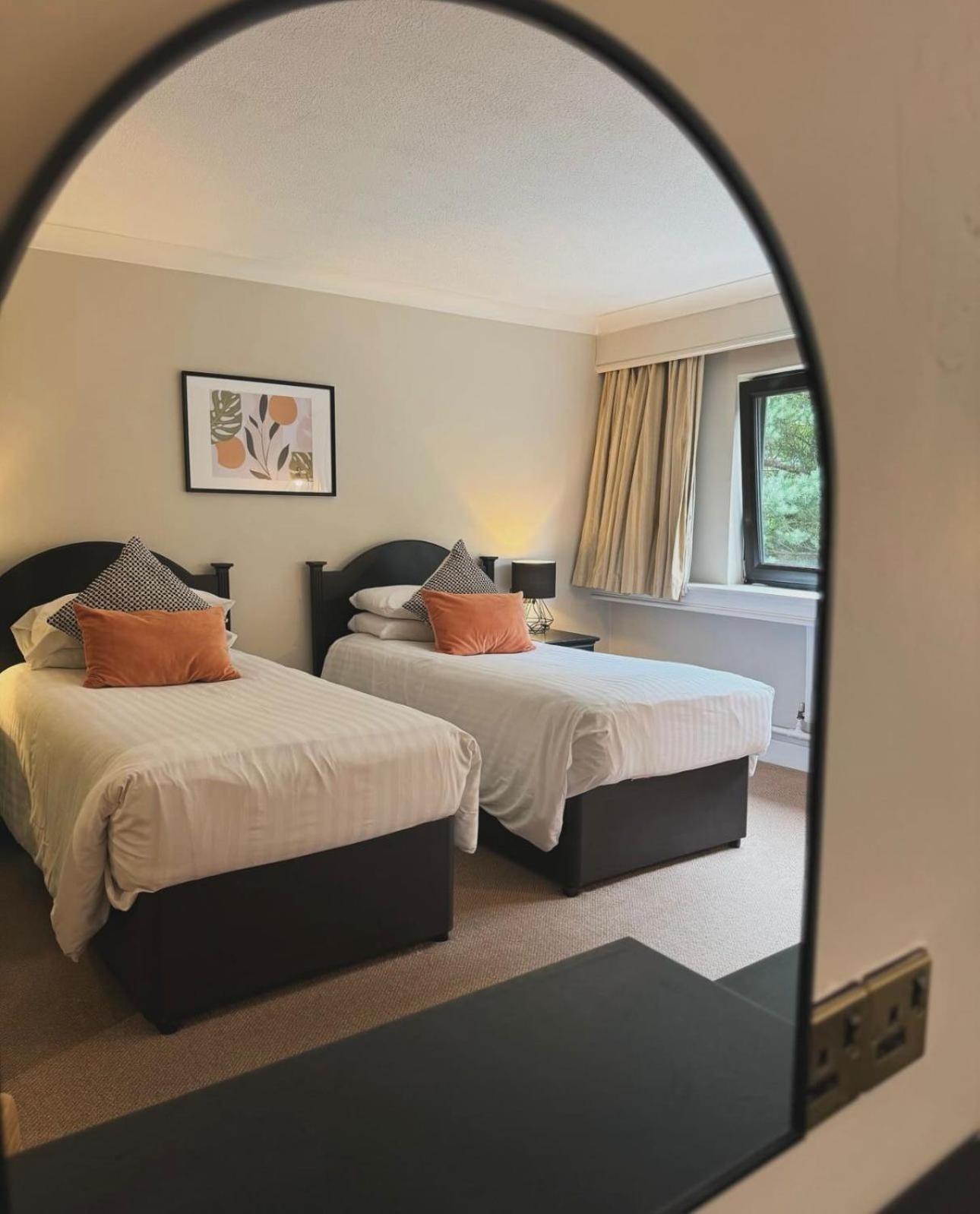 Standard Twin Room - Photo 7