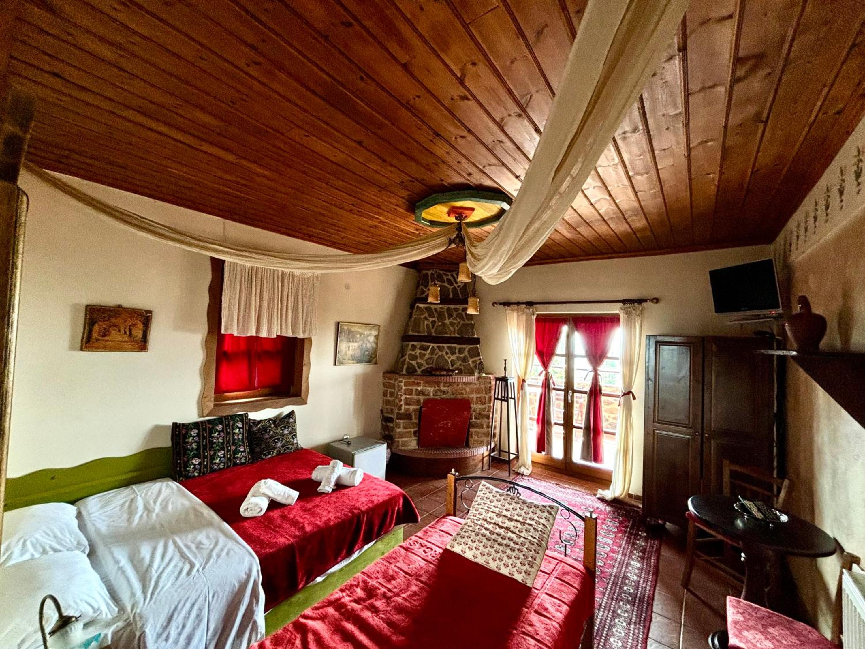 Triple Room with Fireplace and Mountain View