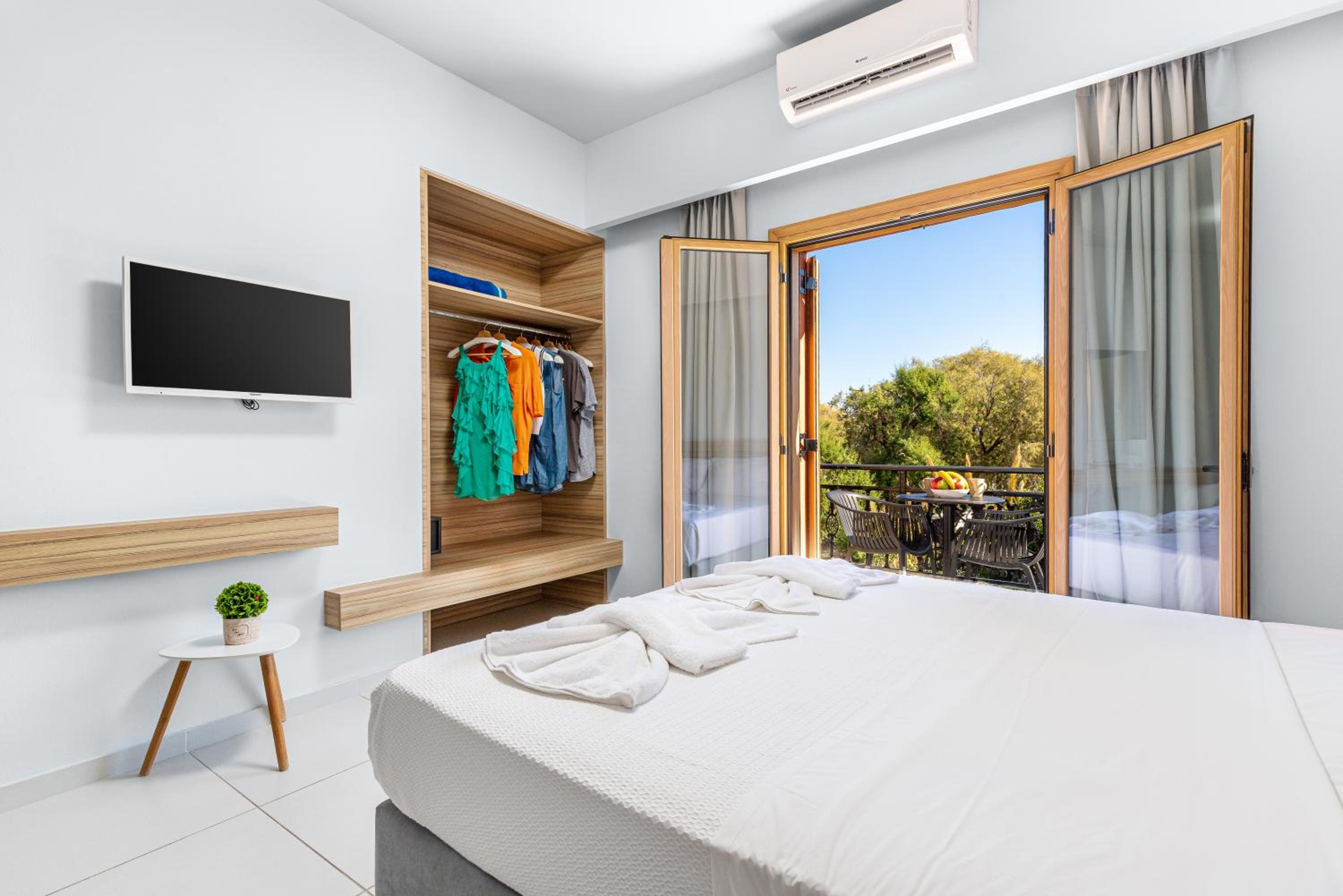 Superior Studio with Balcony and City View - Photo 1