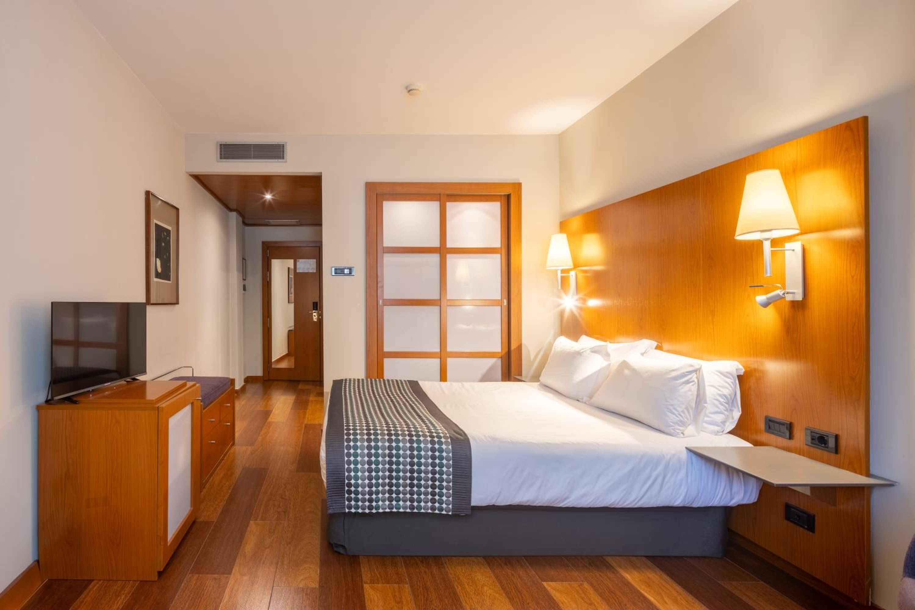 Standard Double or Twin Room - Photo 3