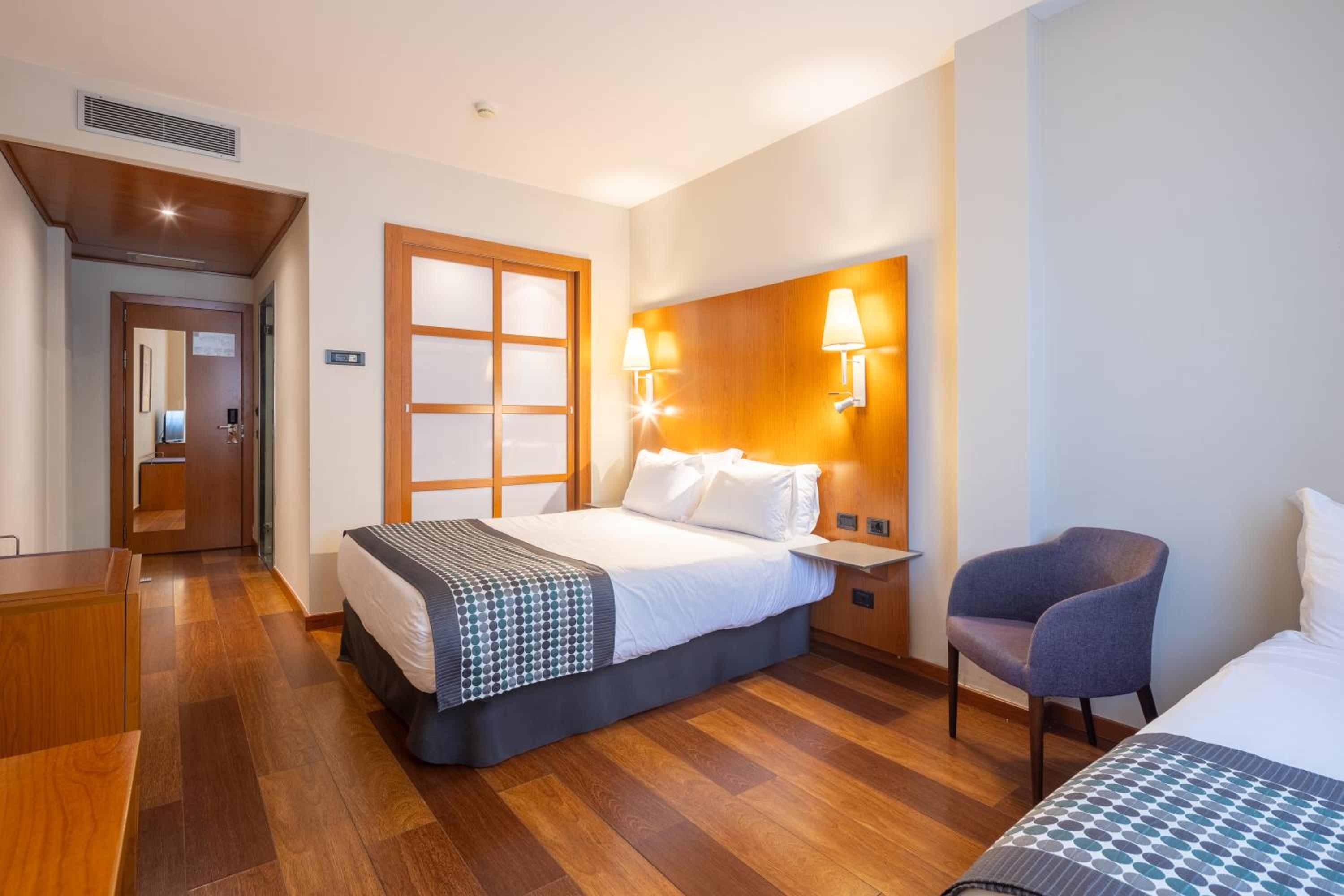 Double Room with Extra Bed - Photo 1