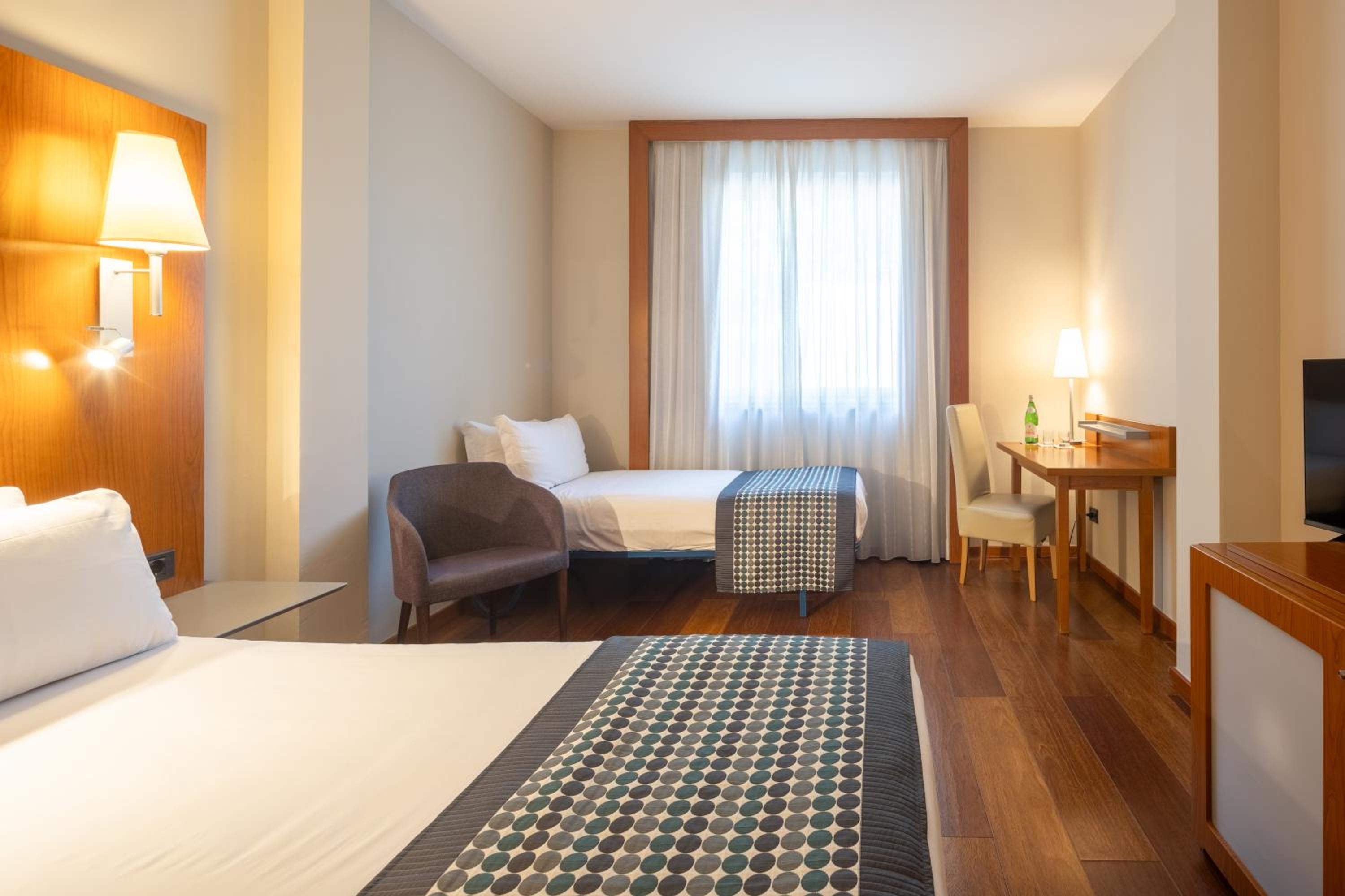 Double Room with Extra Bed - Photo 2