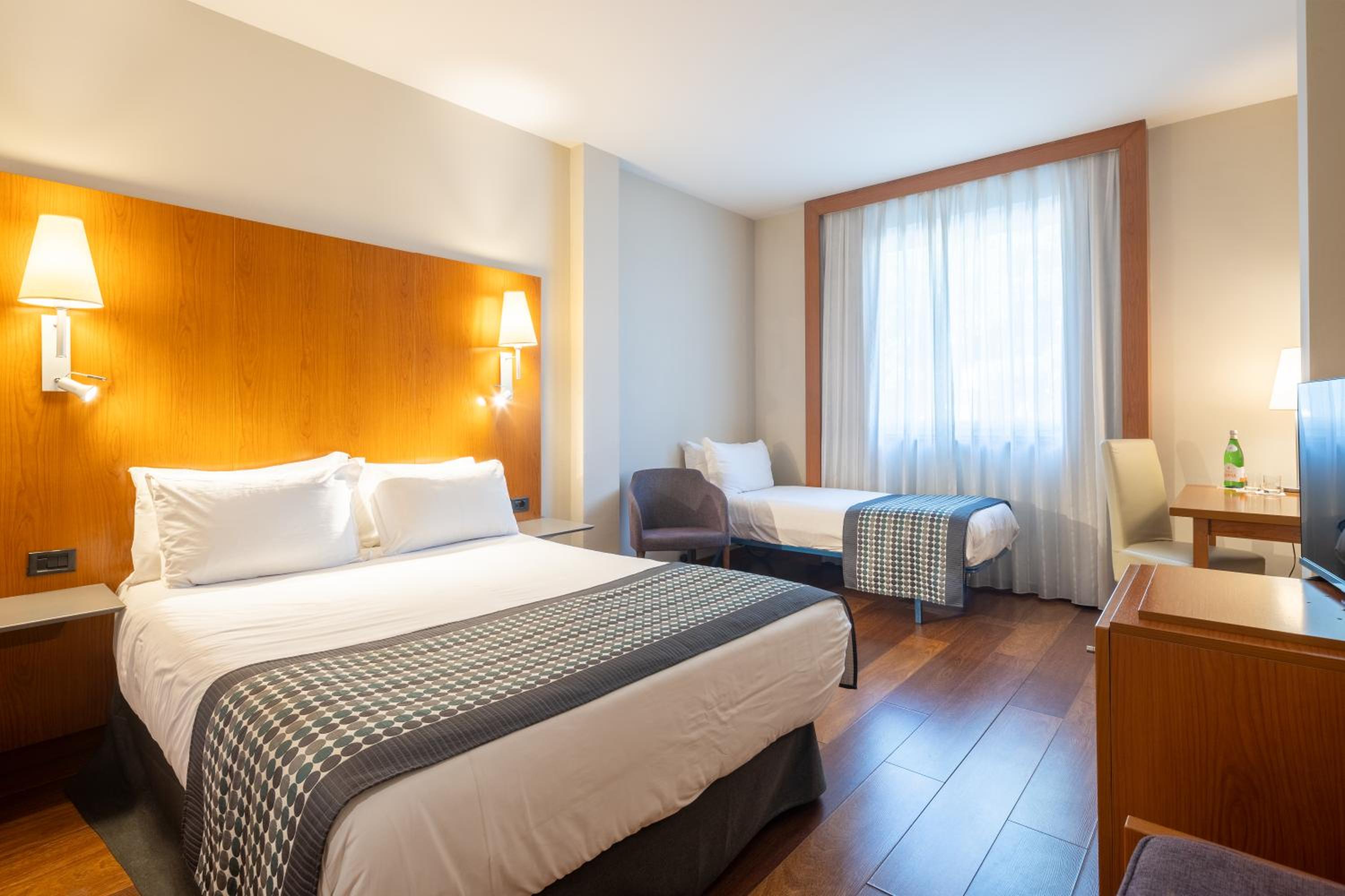 Double Room with Extra Bed - Photo 6