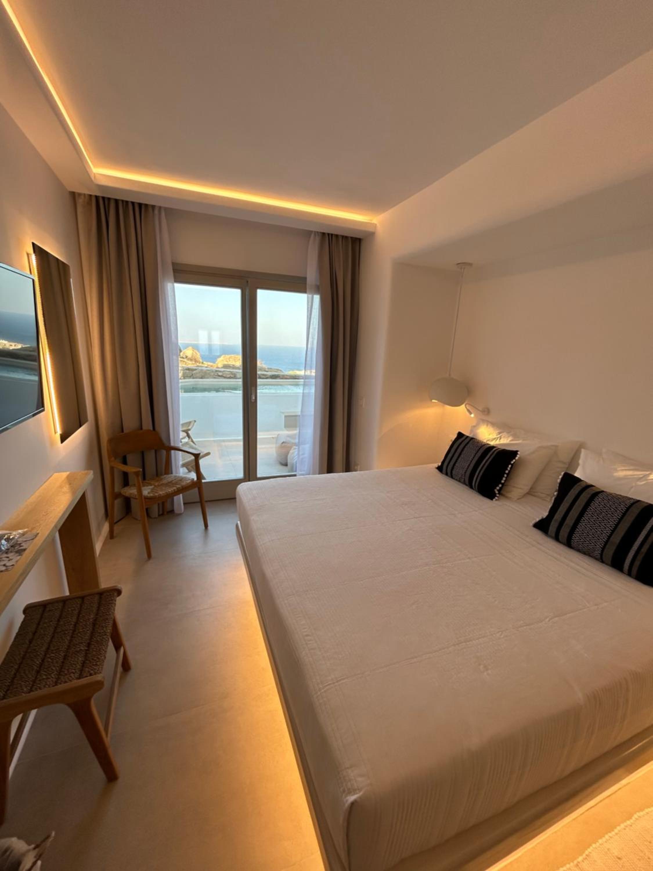 Deluxe King Room - Photo 1
