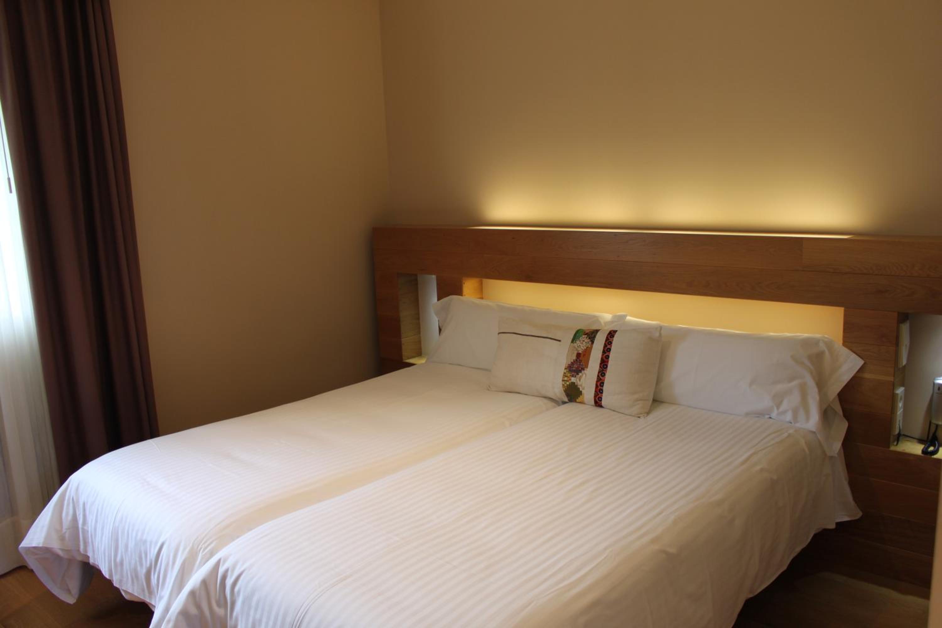 Double or Twin Room - Photo 5